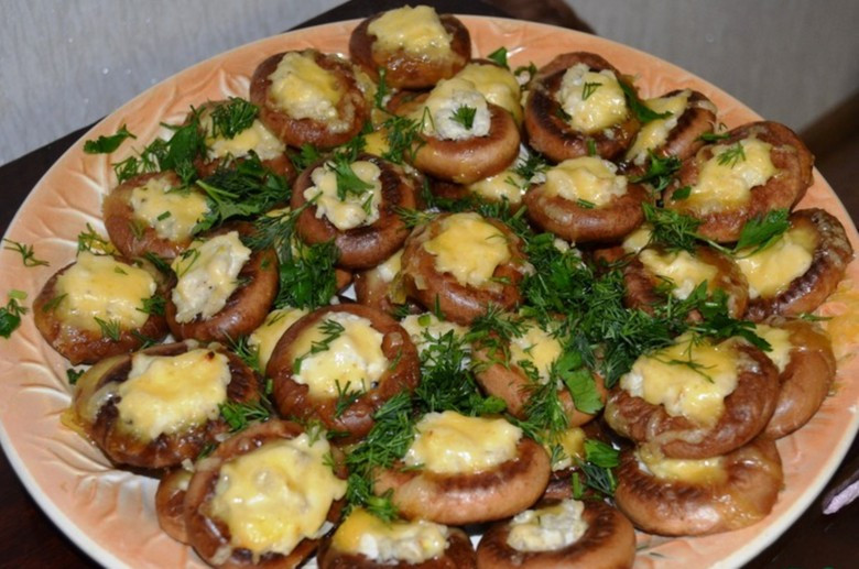 Закуска на основе сушек и фарша. Источник: сайт «Поваренок»