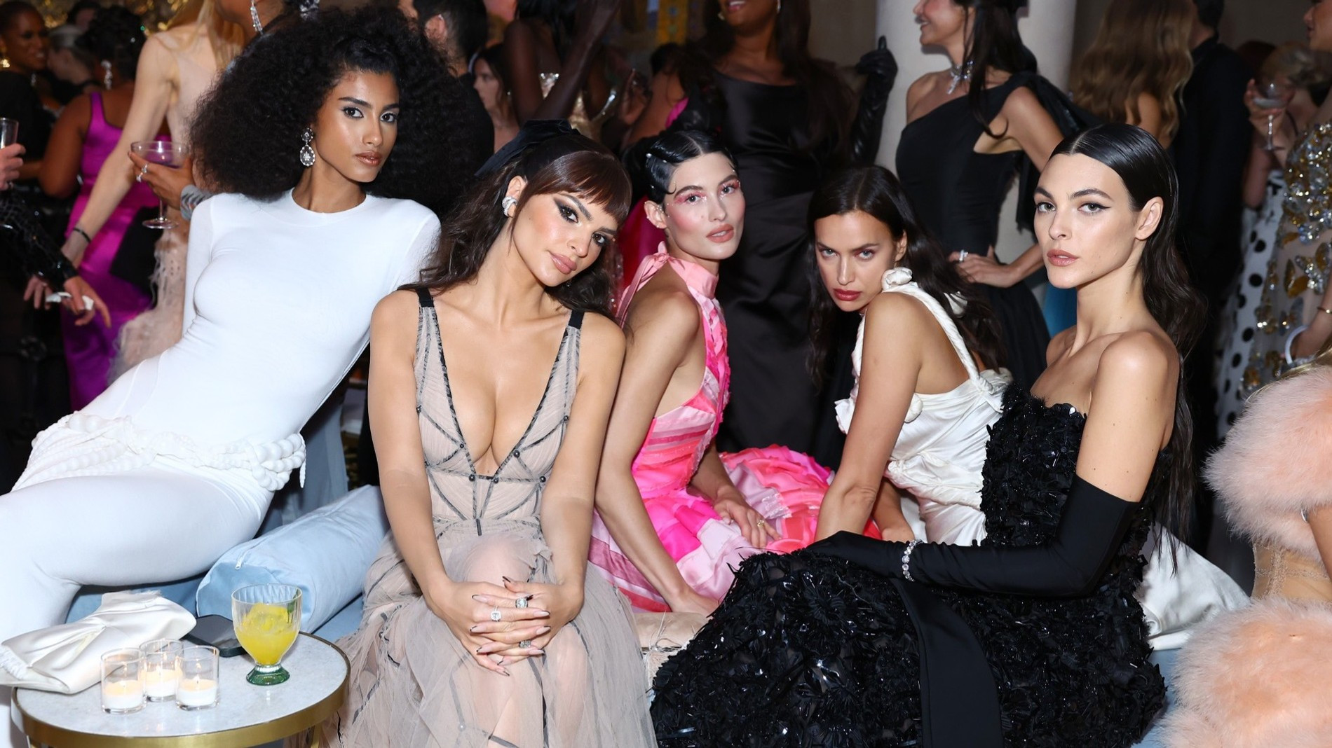 Модели Имаан Хаммам, Эмили Ратаковски, Грейс Элизабет, Ирина Шейк и Виттория Черетти на Met Gala 2023
Фото: Getty Images