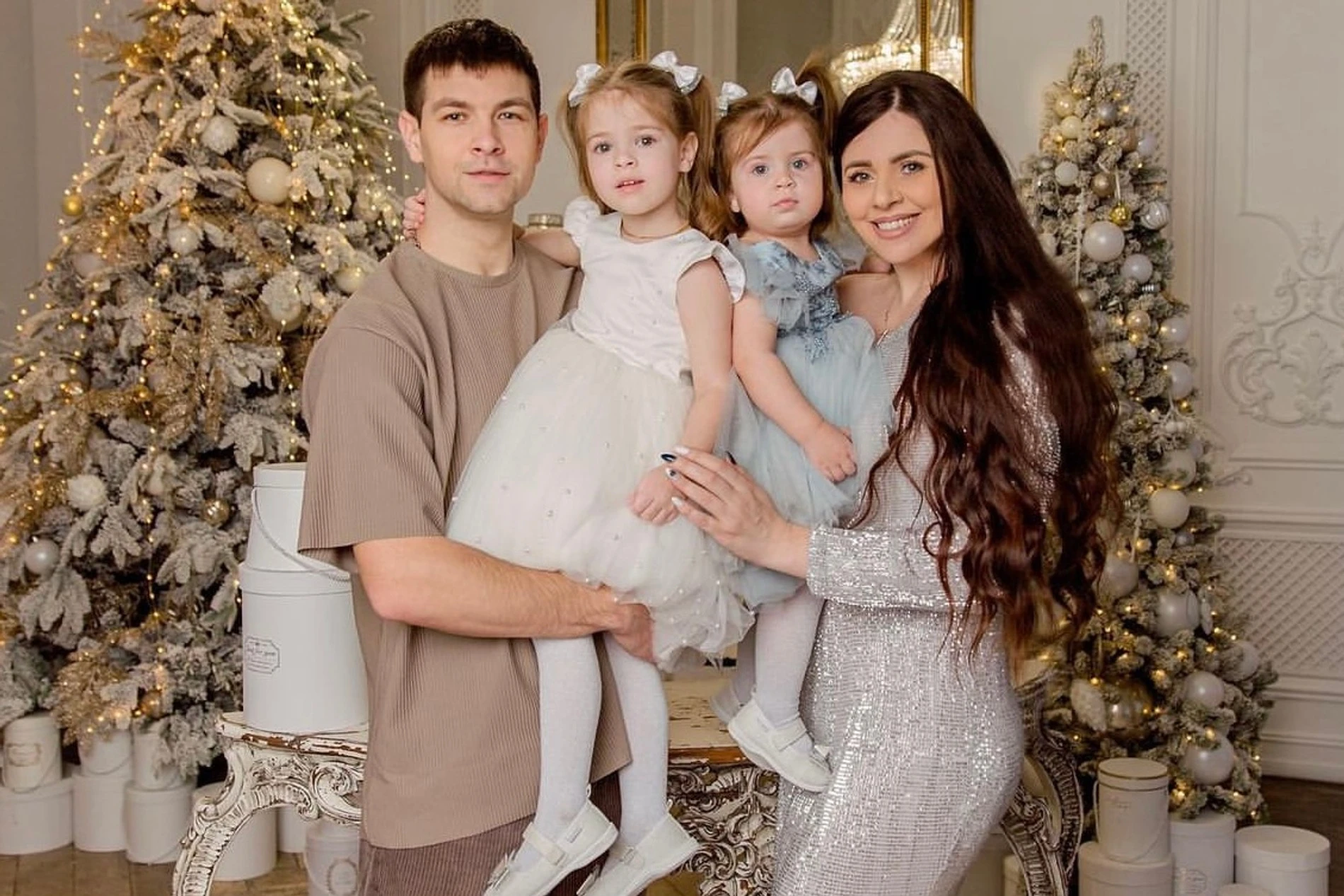 Ольга Рапунцель и Дмитрий Дмитренко с дочками
Фото: Инстаграм (запрещен в РФ) @olyarapunzel