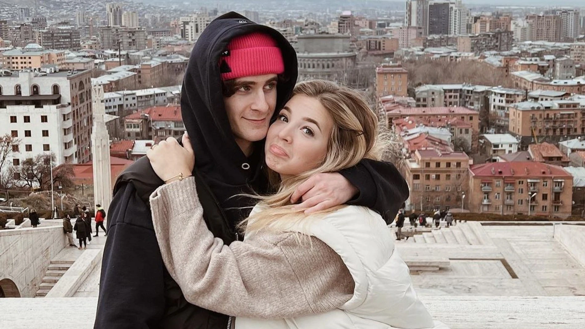 Артур Бабич и Аня Покров
Видео: Инстаграм (запрещен в РФ) / @pokrov90