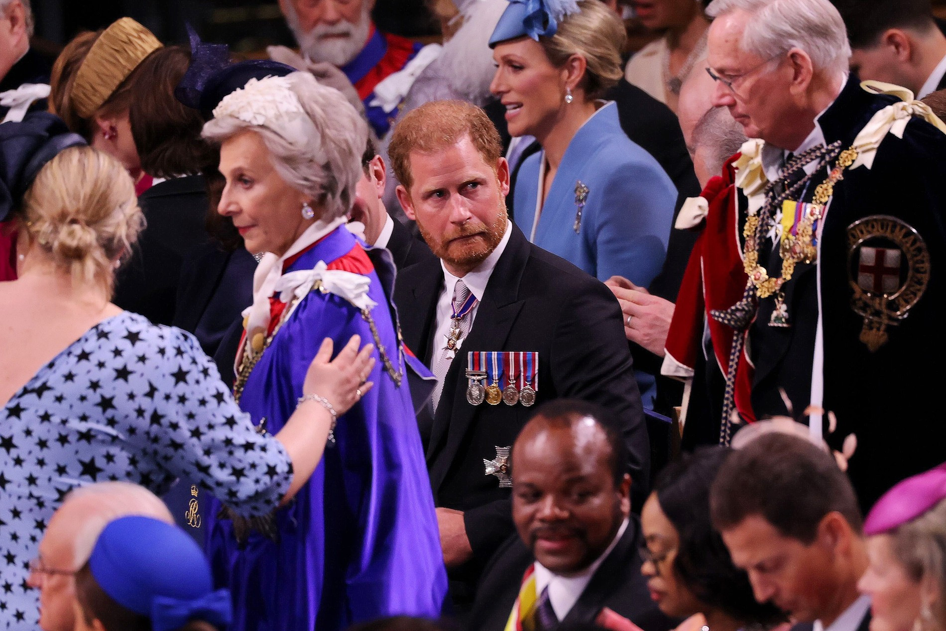 Принц Гарри не скрывает своих эмоций во время коронации
Фото: Shutterstock