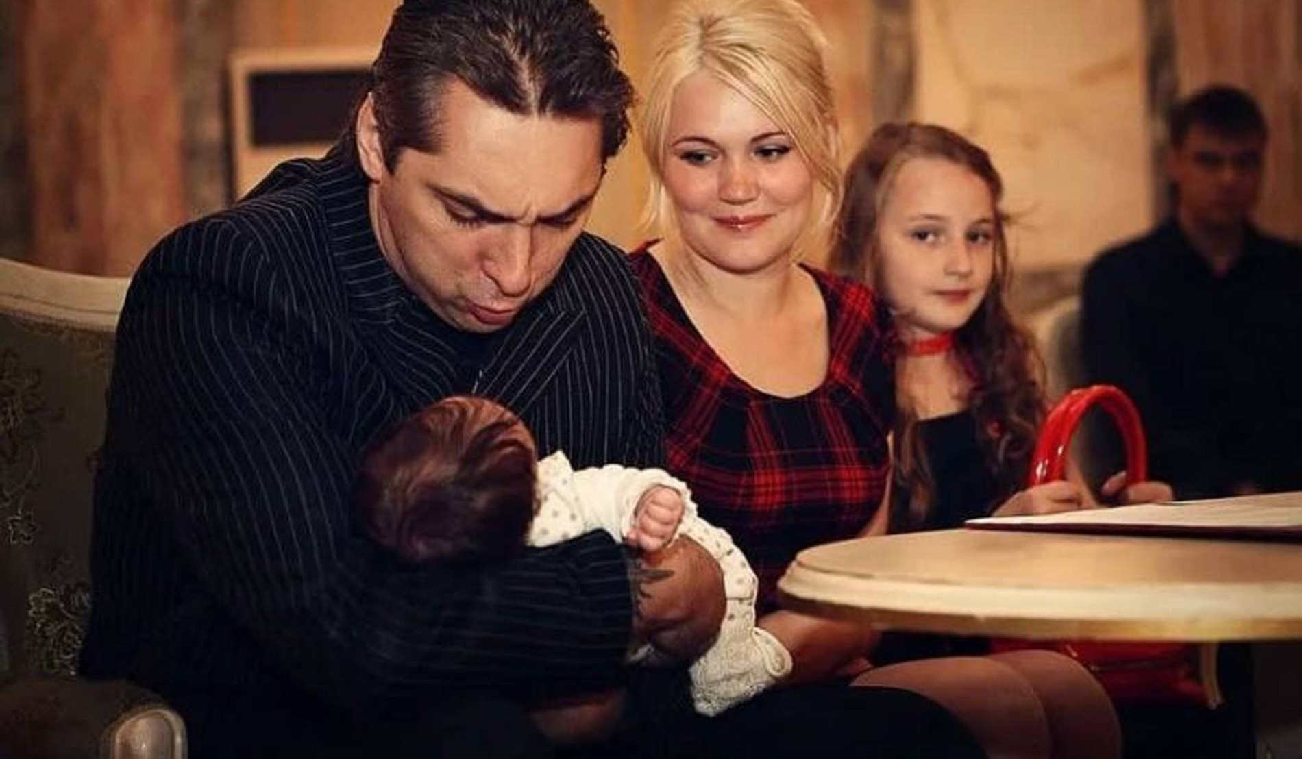 Михаил и Ольга Горшеневы с дочкой
Фото: Инстаграм (запрещен в РФ) @gorsheneva_olga