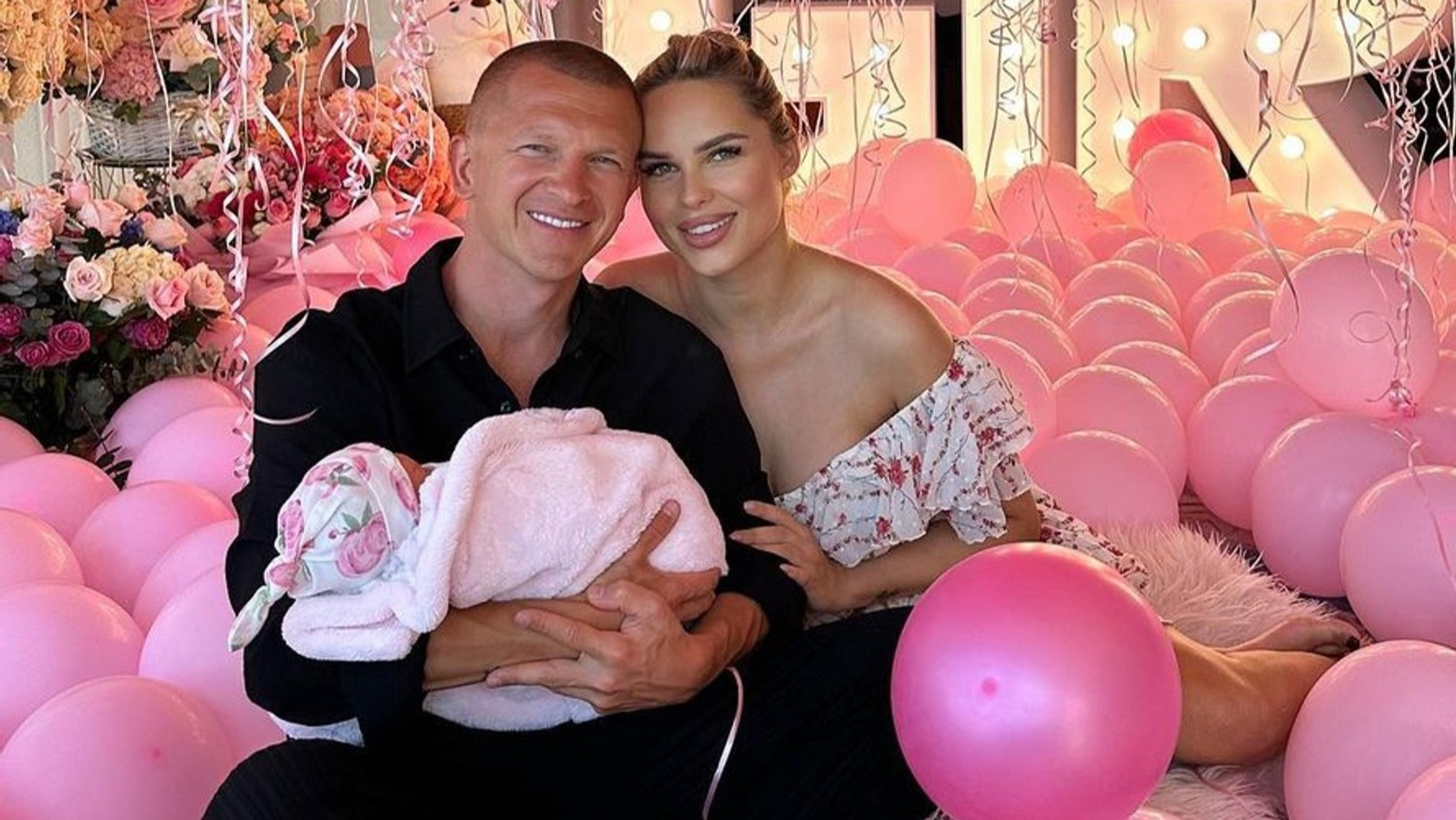 Ханна и Пашу с дочерью
Фото: Инстаграм (запрещен в РФ) / @offi_hanna