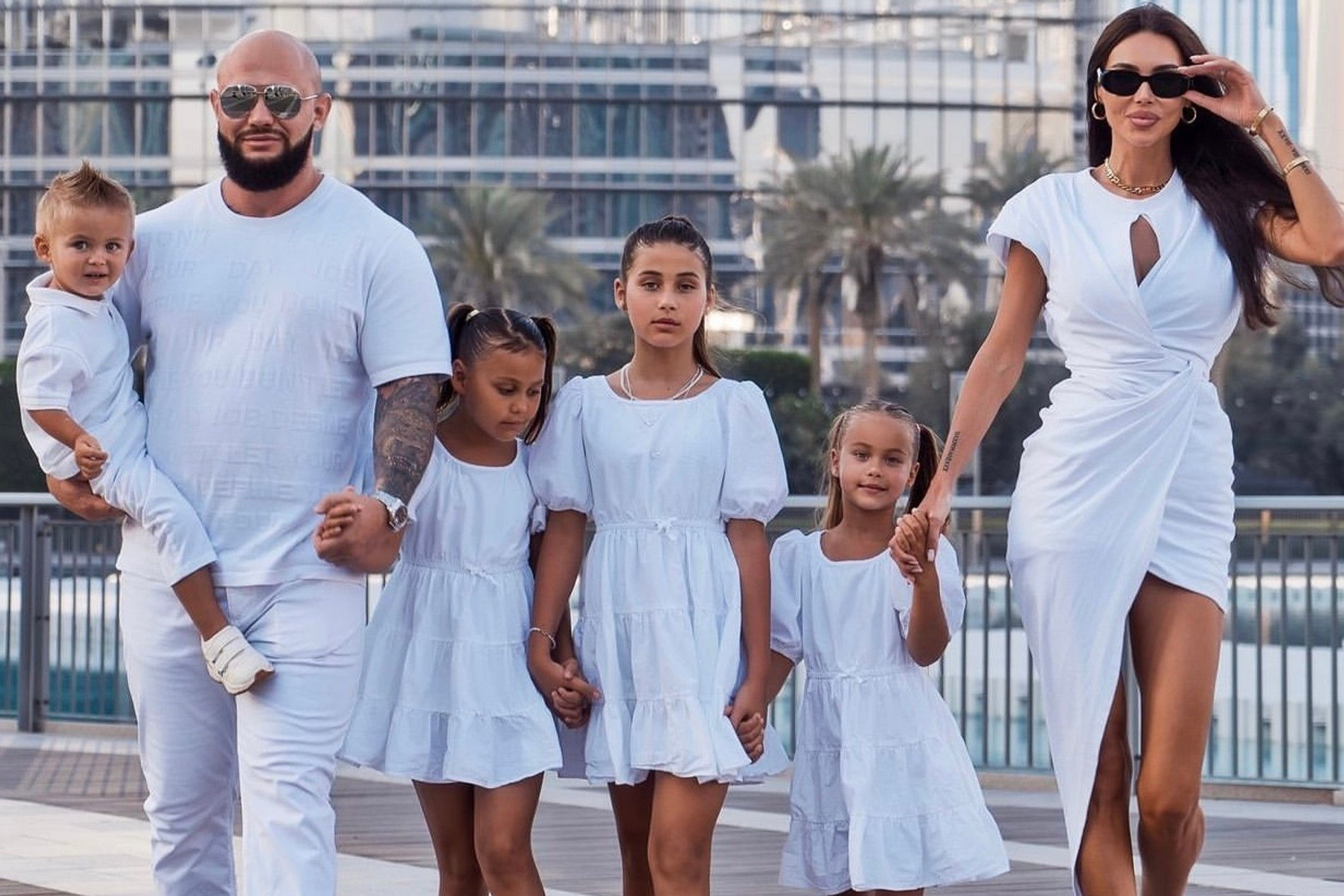 Джиган и Оксана Самойлова с детьми
Фото: Инстаграм (запрещен в РФ) @samoylovaoxana