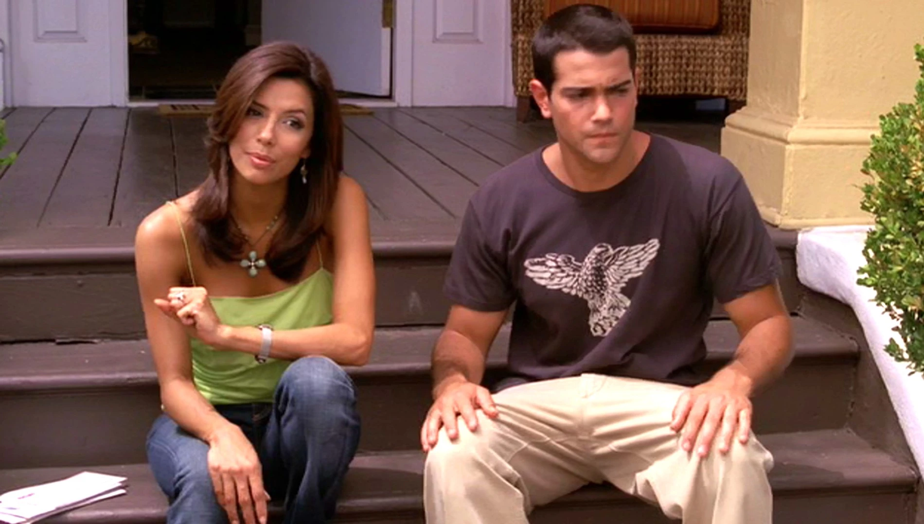 Ева Лонгория и Джесси Меткалф в сериале «Отчаяные домохозяйки»
Фото: кадр из сериала «Отчаянные домохозяйки»