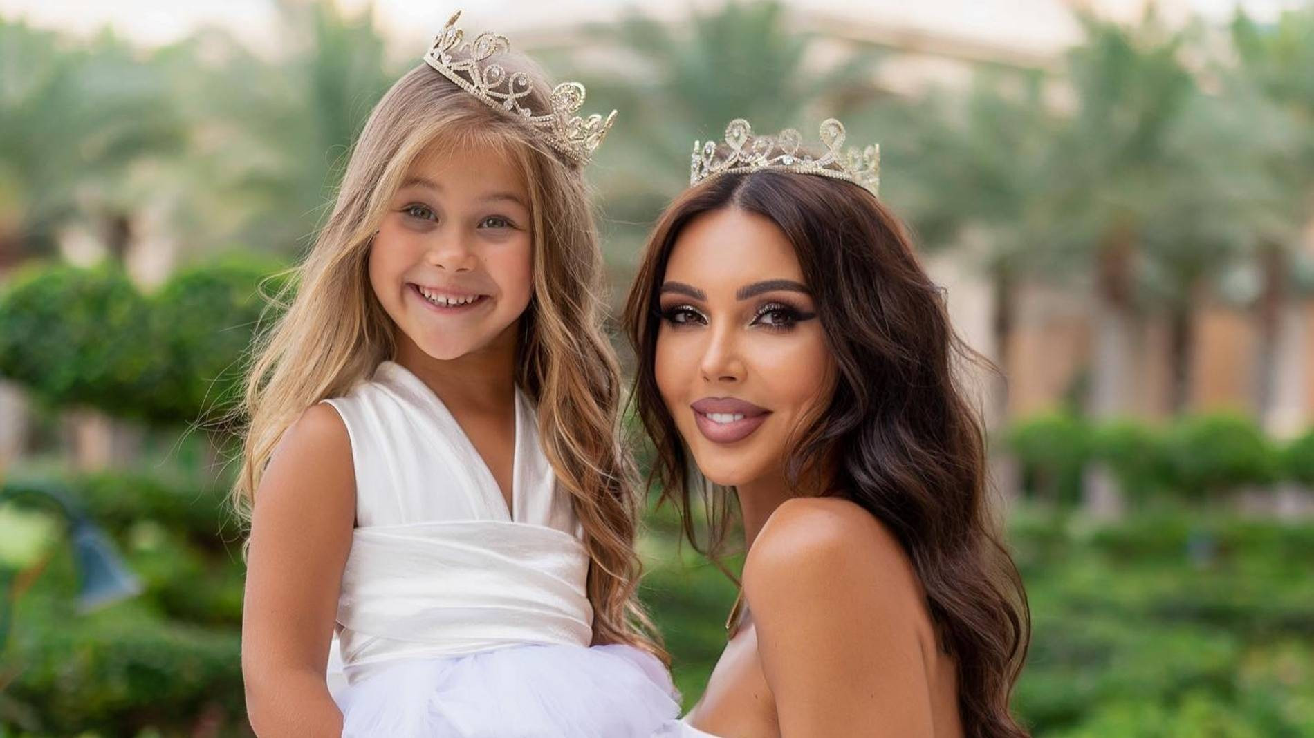 Оксана Самойлова с дочерью. Фото: Инстаграм* @samoylovaoxana