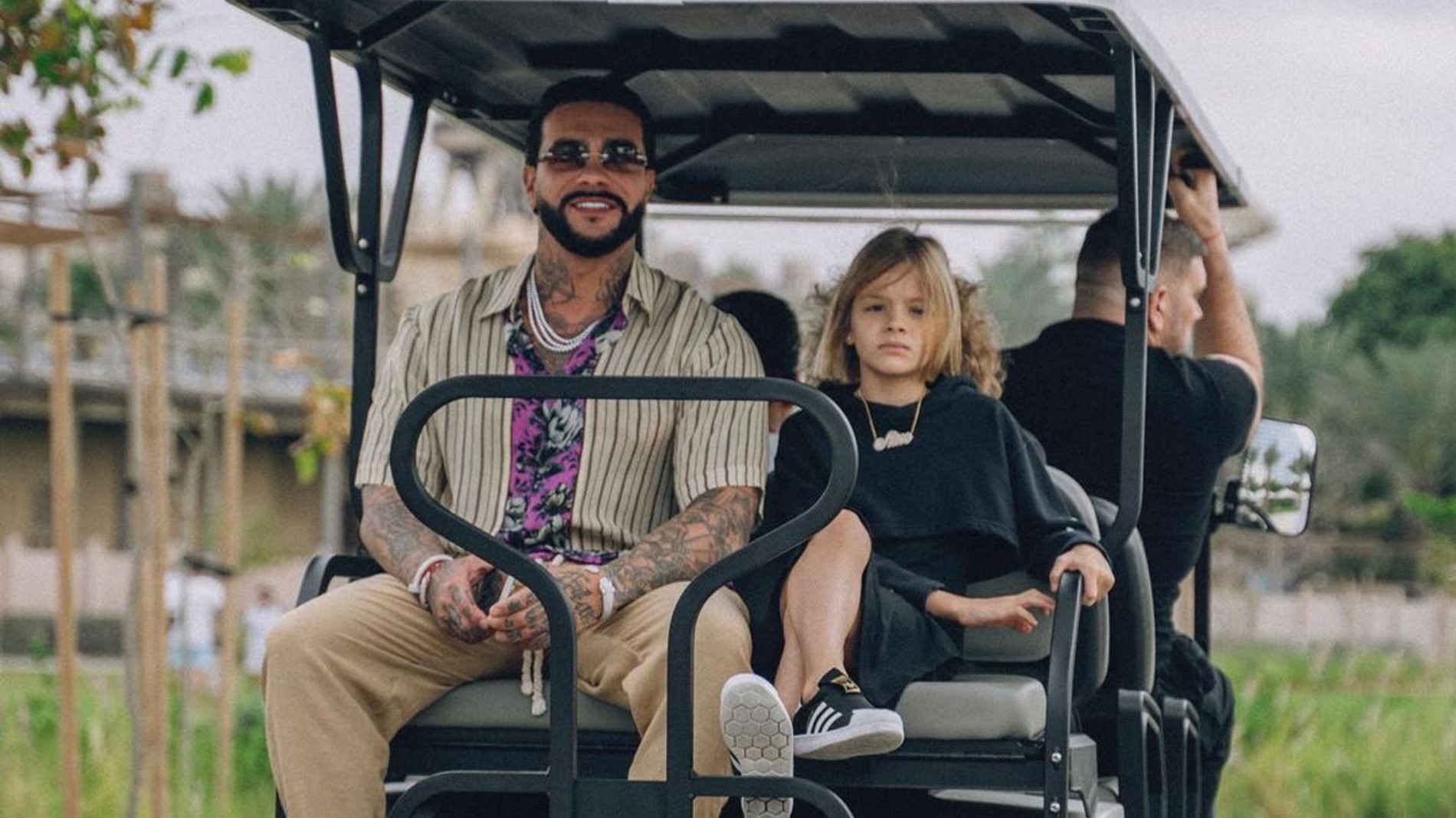 Тимати с дочерью Алисой. Фото: Инстаграм (запрещен в РФ) / @timatiofficial