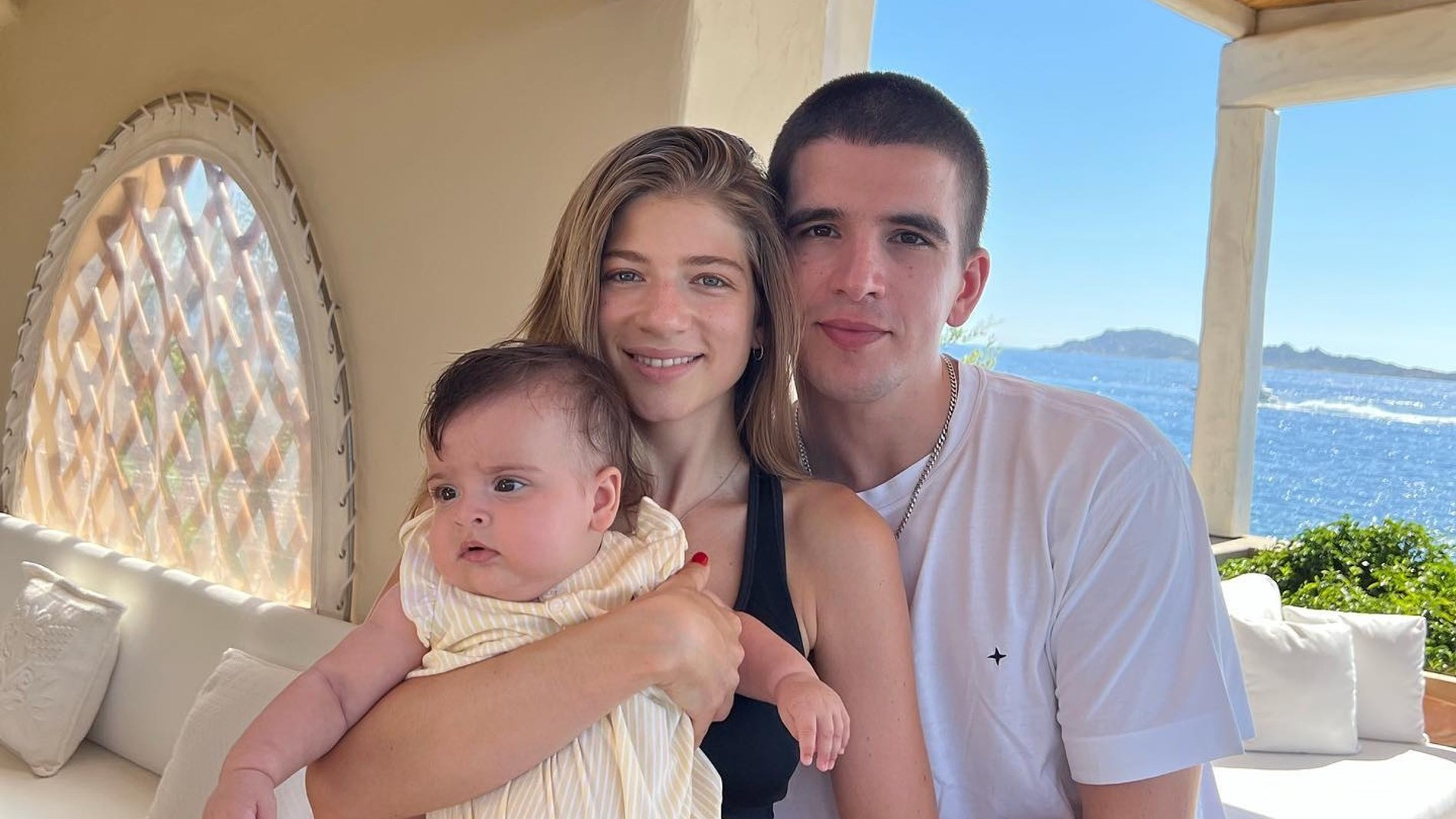 Саша Новикова и Федук с дочерью Ниной. Фото: Инстаграм* / @howtosasha