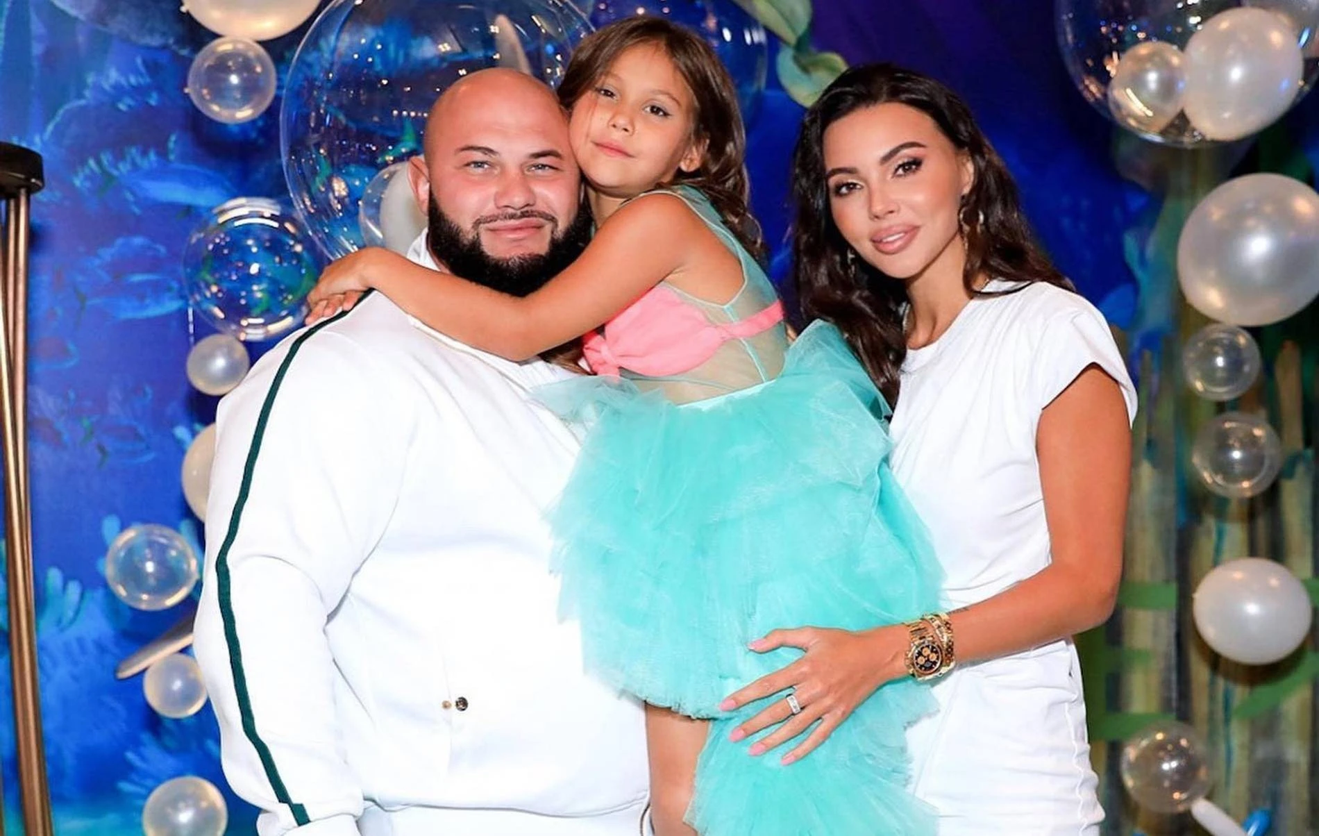 Джиган и Оксана Самойлова с Леей. Фото: Инстаграм (запрещен в РФ) @samoylovaoxana