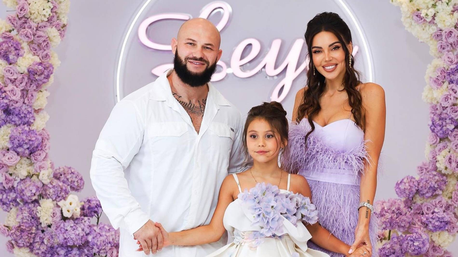 Джиган и Оксана Самойлова с дочерью Леей. Фото: Инстаграм* @samoylovaoxana