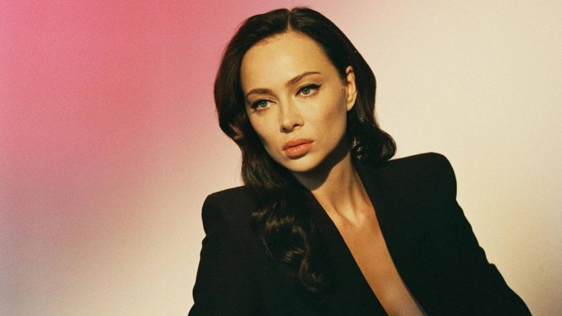 Настасья Самбурская. Фото: Инстаграм* @samburskaya