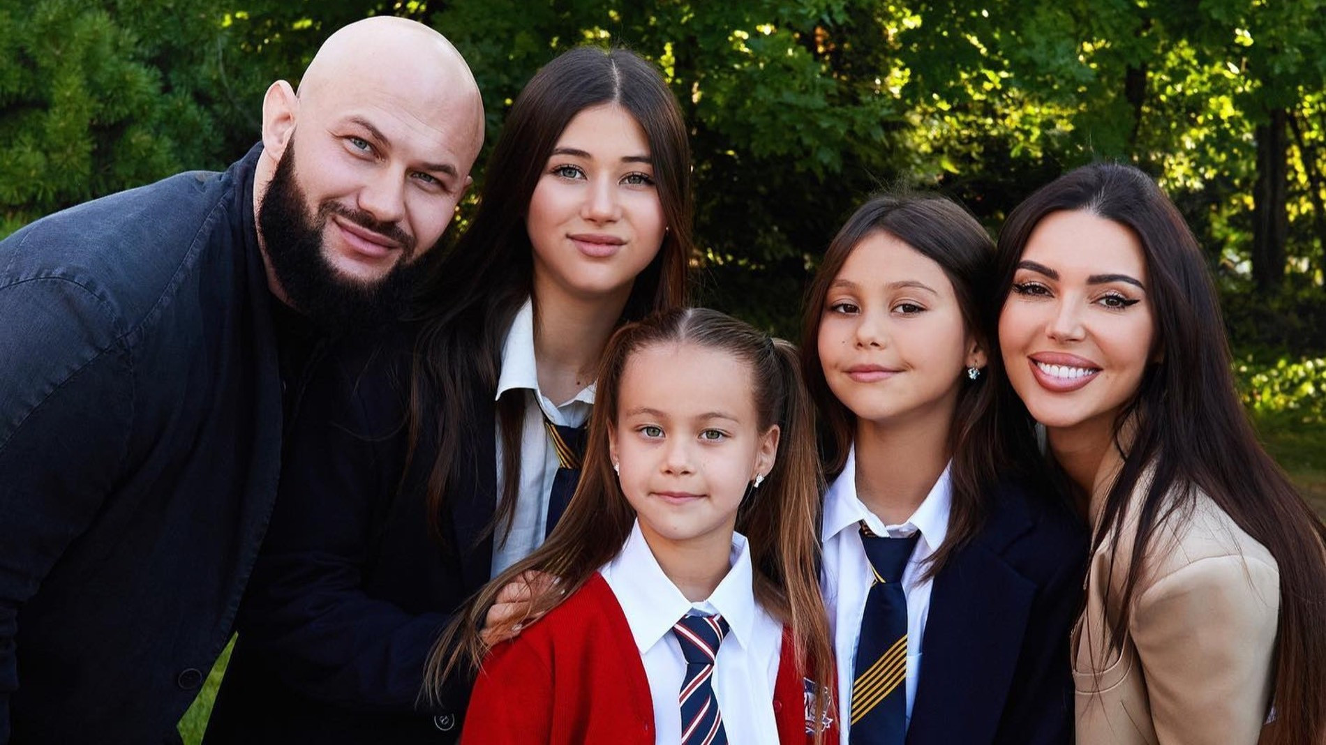 Оксана Самойлова и Джиган с дочерьми. Фото: Инстаграм* @samoylovaoxana