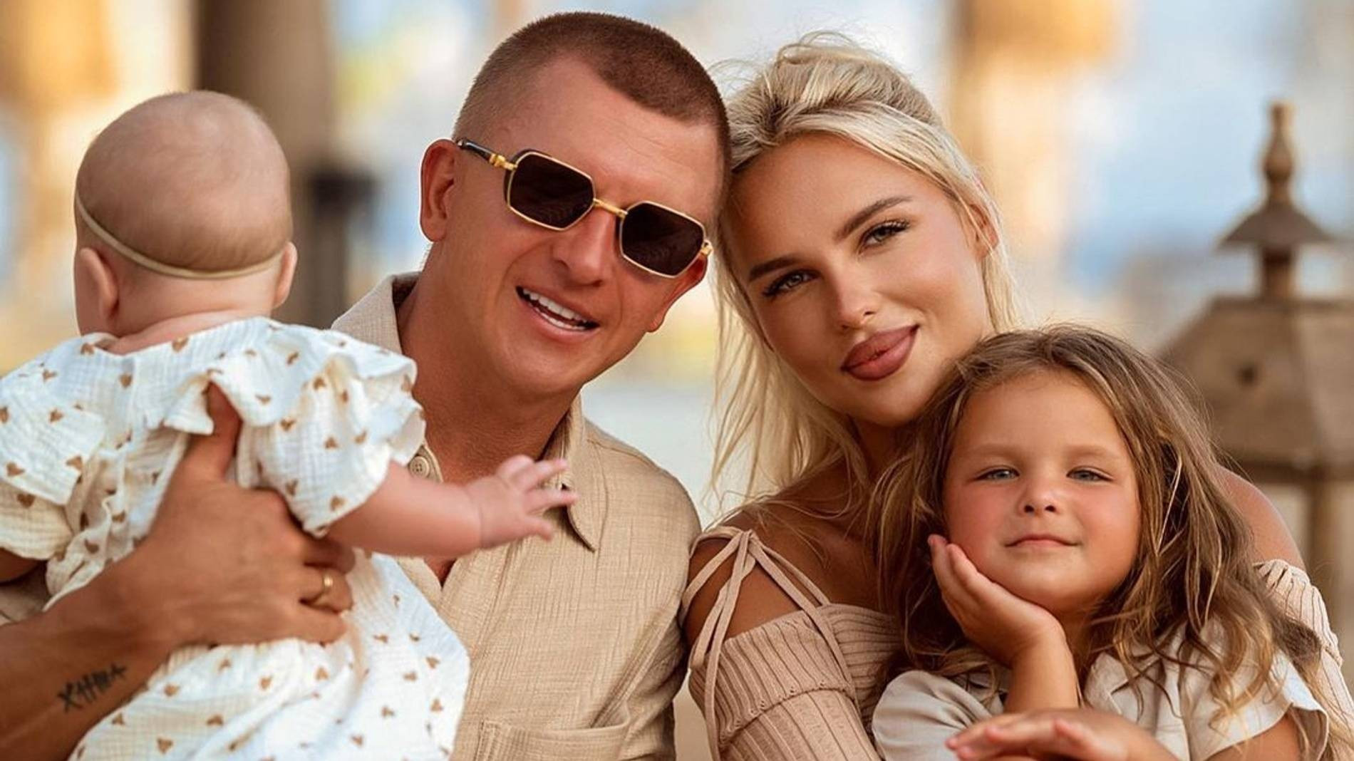 Пашу и Ханна с дочерьми. Фото: Инстаграм* @offi_hanna