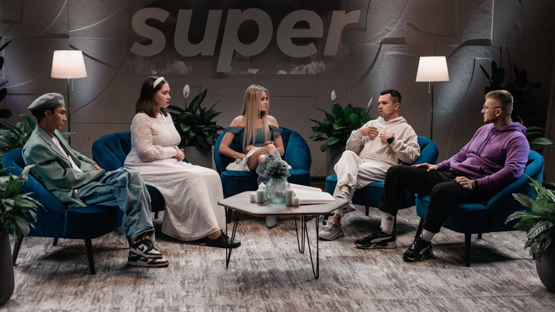 Тима Акимов, Ирина Скугарь, Елена Сажина, Марк Еремин и Илья КиноПес. Фото: Super