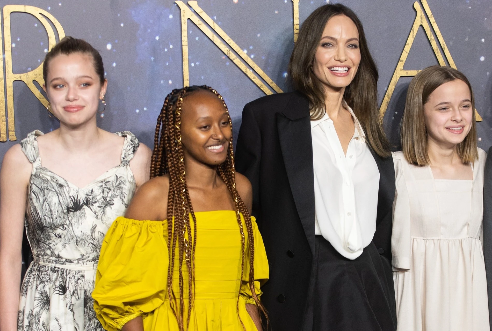Анджелина Джоли с дочерьми Шайло, Захарой и Вивьен. Фото: Getty Images
