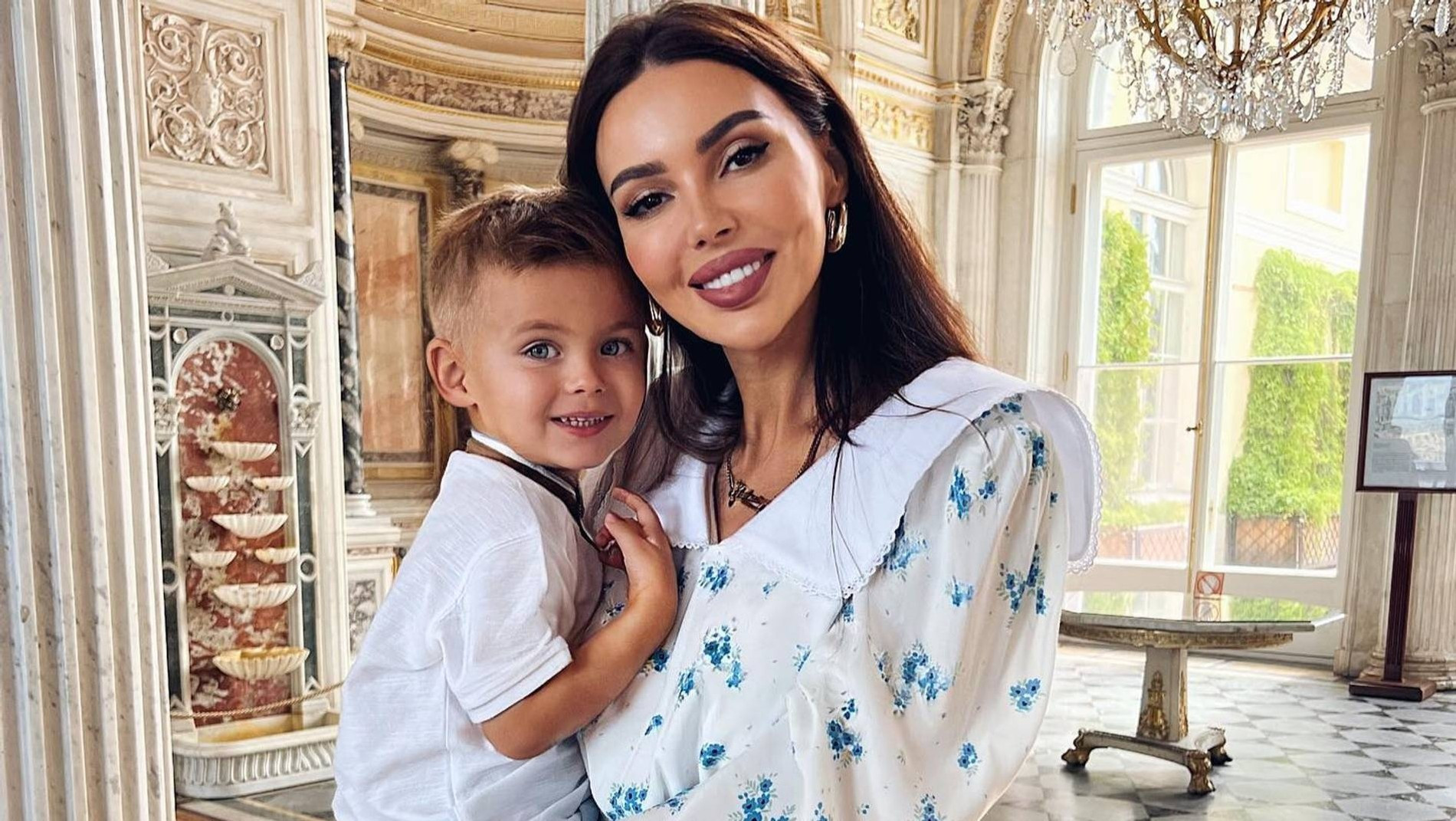 Оксана Самойлова с сыном Давидом. Фото: Инстаграм* @samoylovaoxana