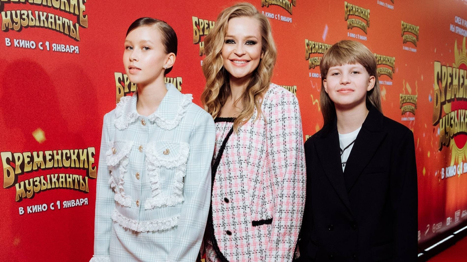Юлия Пересильд с дочками Анной и Марией. Фото: пресс-служба