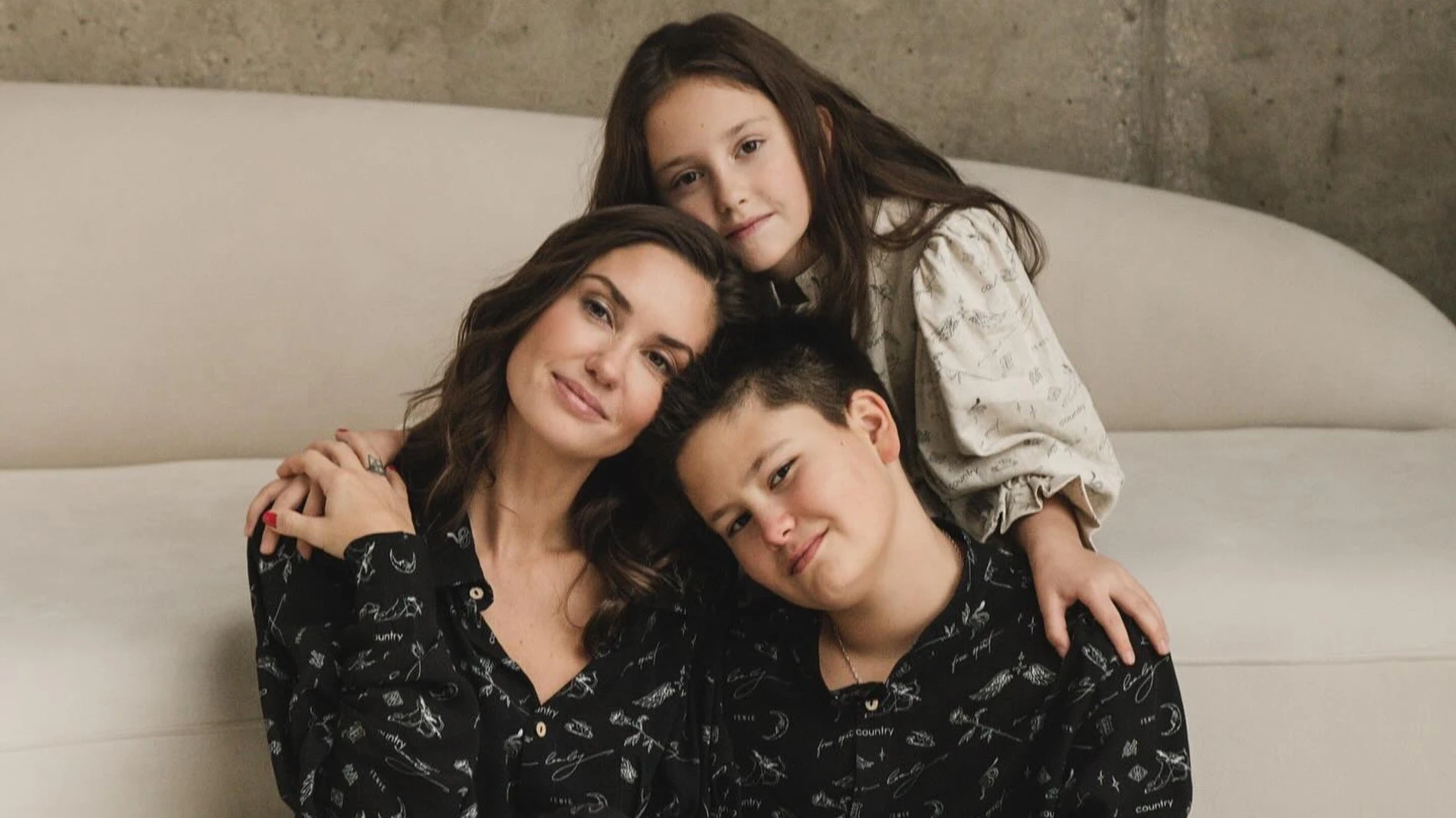 Агата Муцениеце с детьми. Фото: Инстаграм (запрещен в РФ) @agataagata