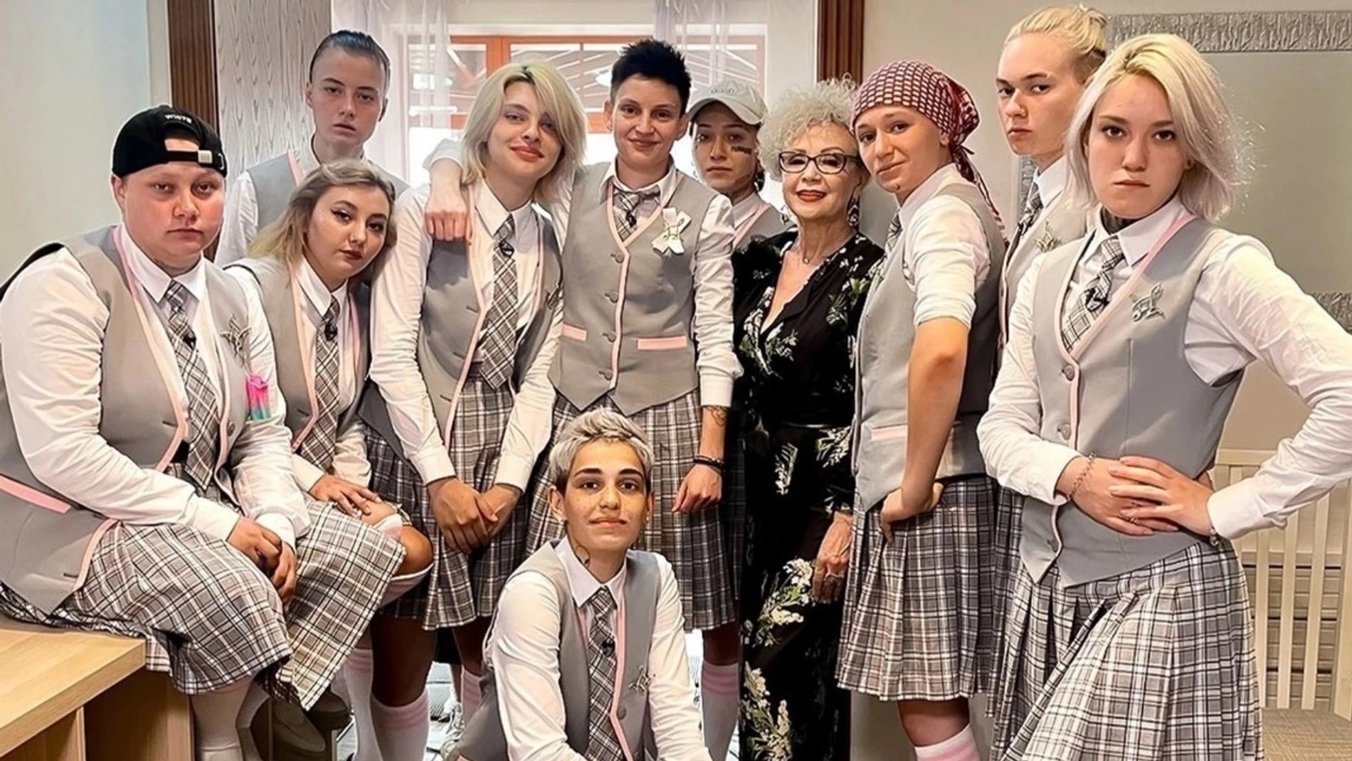 Участницы первого сезона реалити-шоу «Новые пацанки»; Диана Янголенко крайняя справа. Фото: Инстаграм (запрещен в РФ) @patsanki.ru