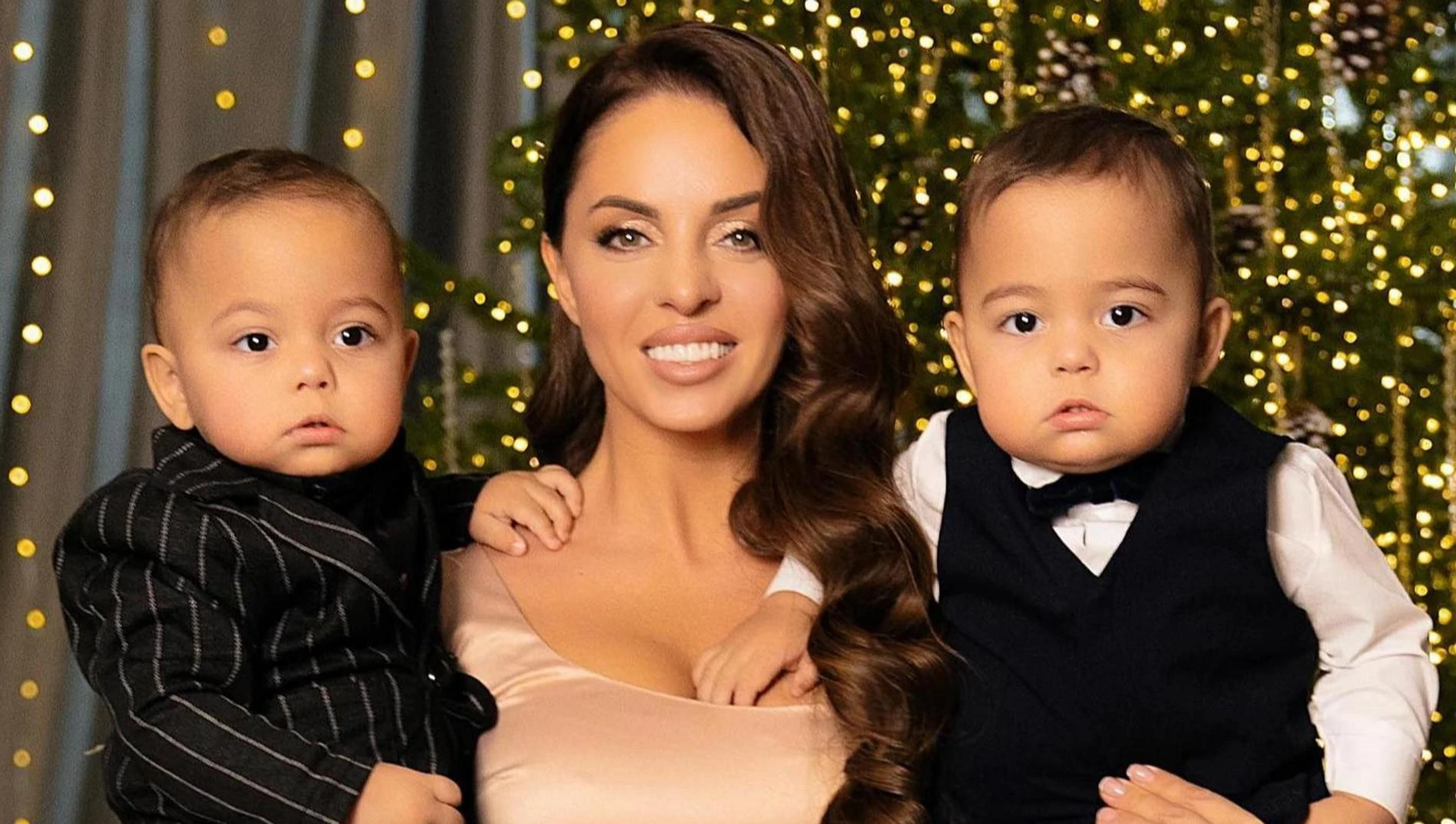 Юлия Ефременкова с близнецами Даниэлем и Кристианом. Фото: Инстаграм* @efremenkovvvva