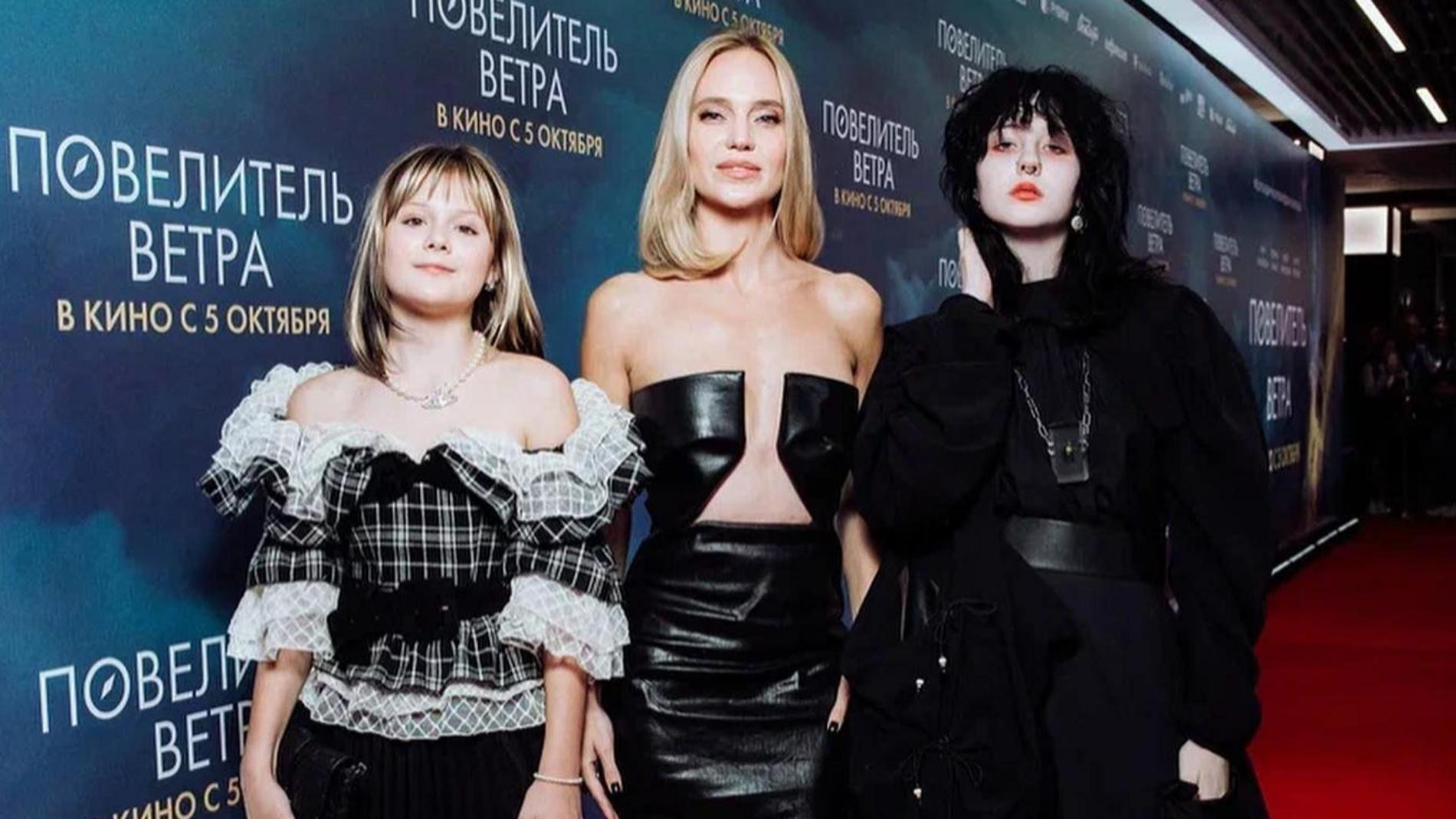 Глюкоза с дочерьми Верой и Лидией. Фото: Инстаграм* @ray_musicofficial