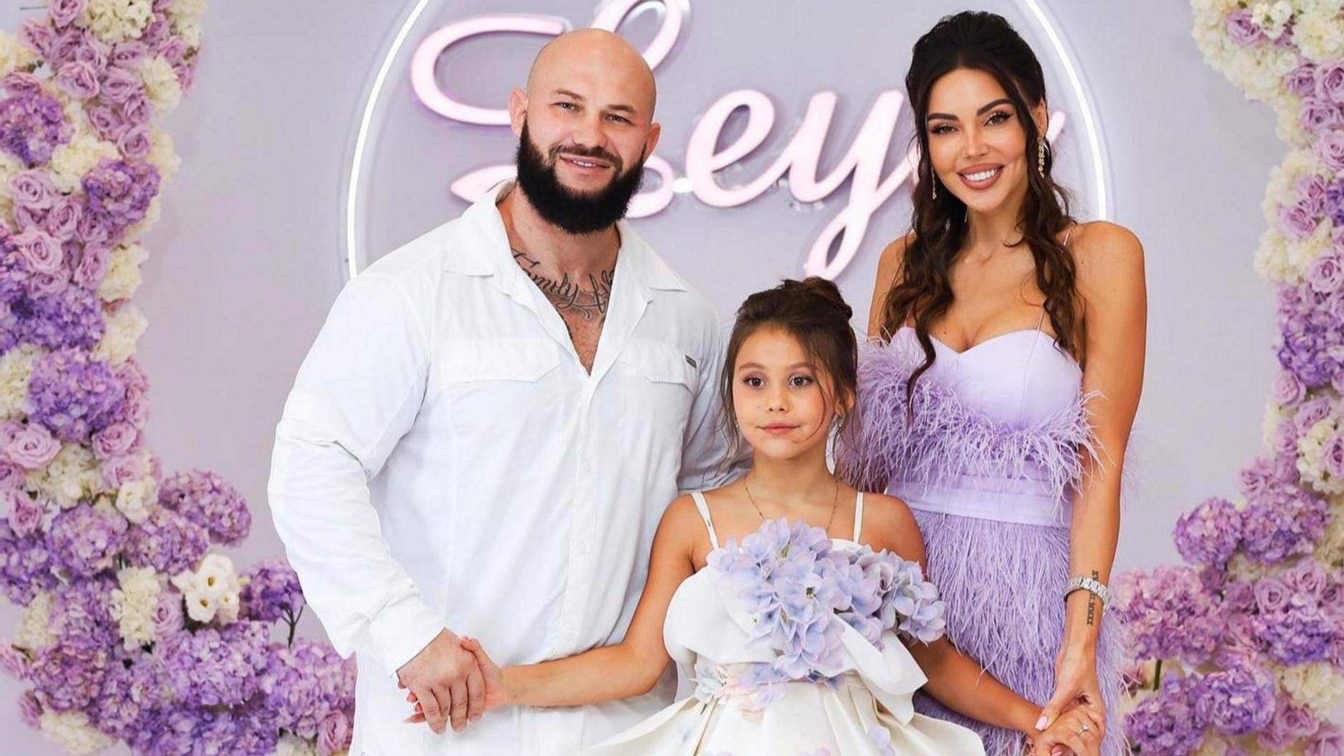 Джиган и Оксана Самойлова с дочерью Леей. Фото: Инстаграм* @samoylovaoxana