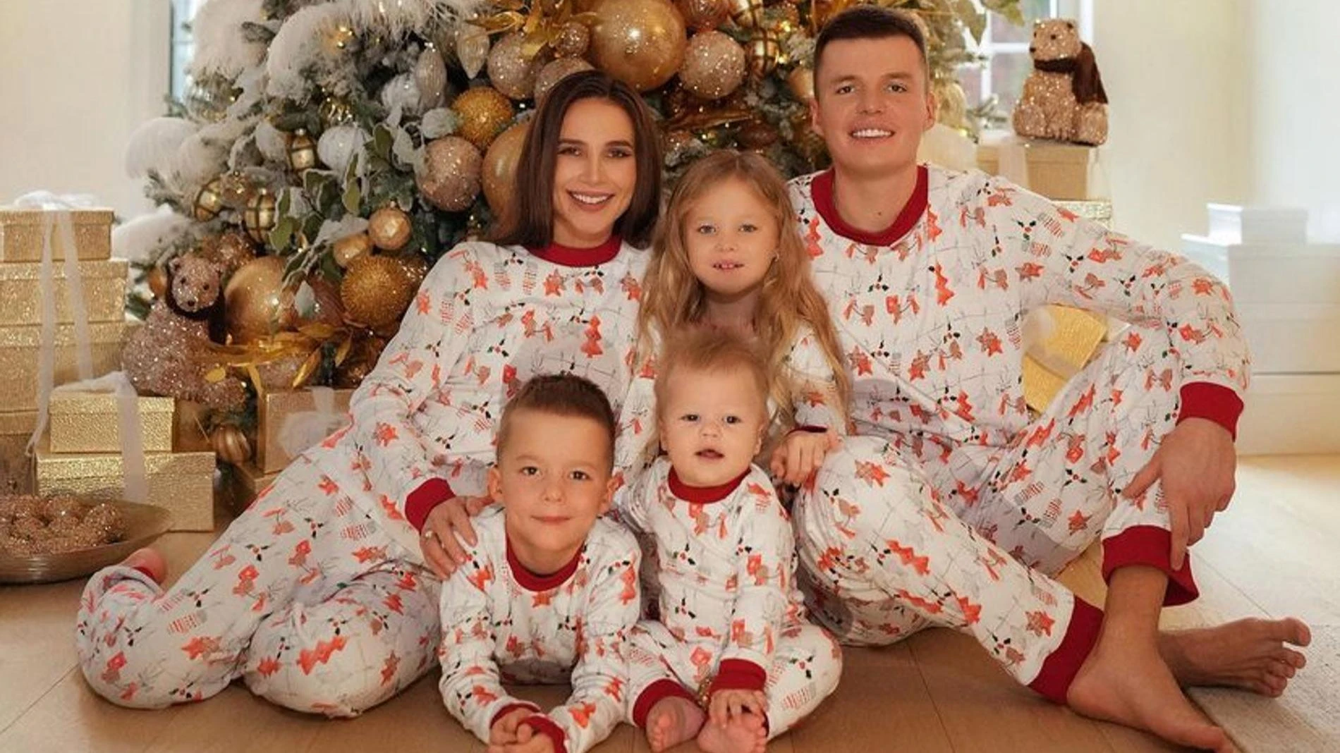 Валерия и Артем Чекалины с детьми. Фото: Инстаграм (запрещен в РФ) @ler_chek