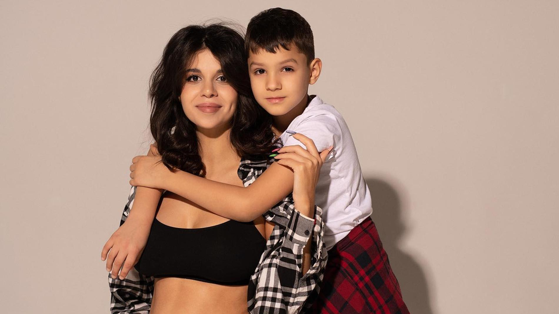 Алиана Устиненко с сыном Робертом. Фото: Инстаграм* @aliana1001