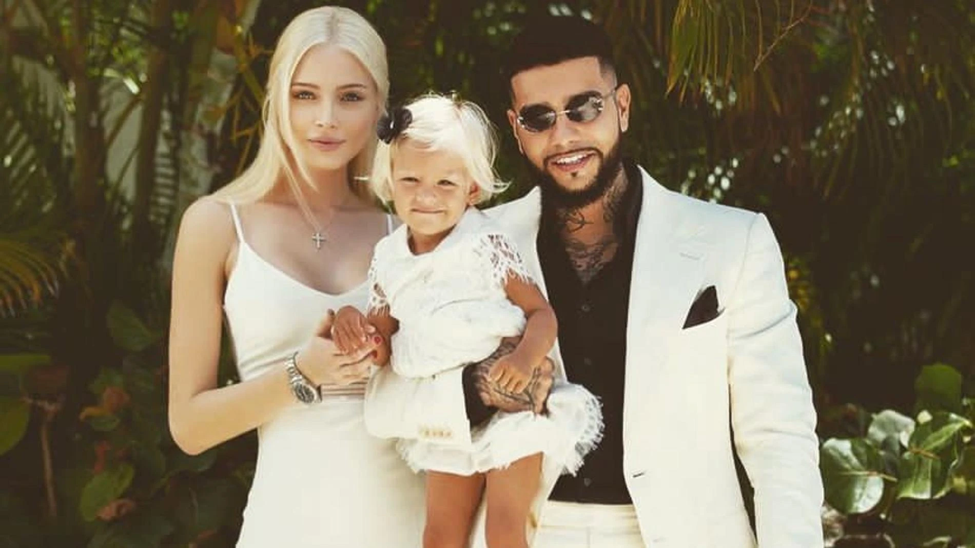 Тимати и Алена Шишкова с общей дочерью Алисой. 