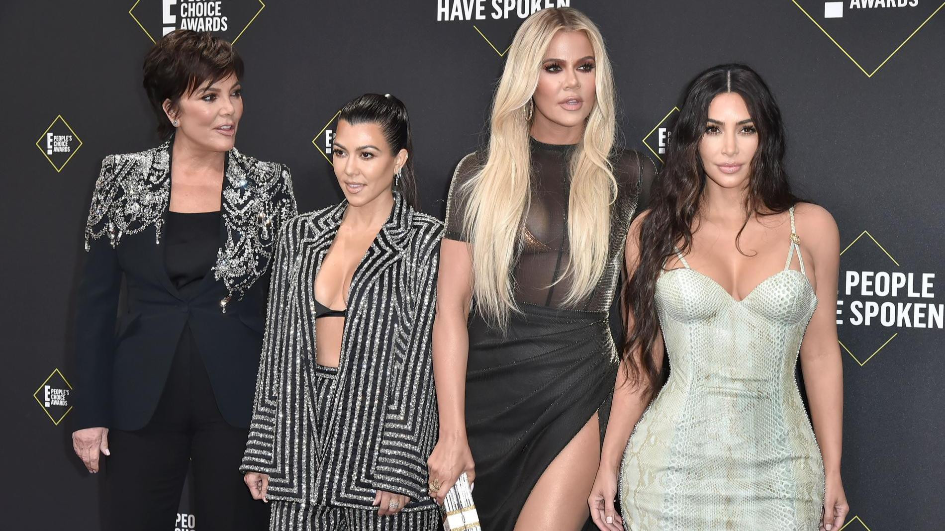 Крис Дженнер с дочерьми Кортни, Хлои и Ким Кардашьян. Фото: Getty Umages