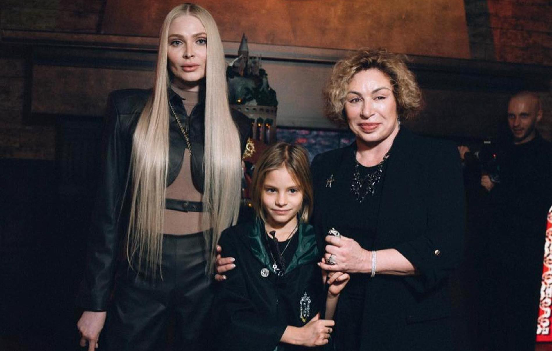 Алена Шишкова, Алиса и Симона Яковлевна. Фото: Инстаграм* @missalena.92