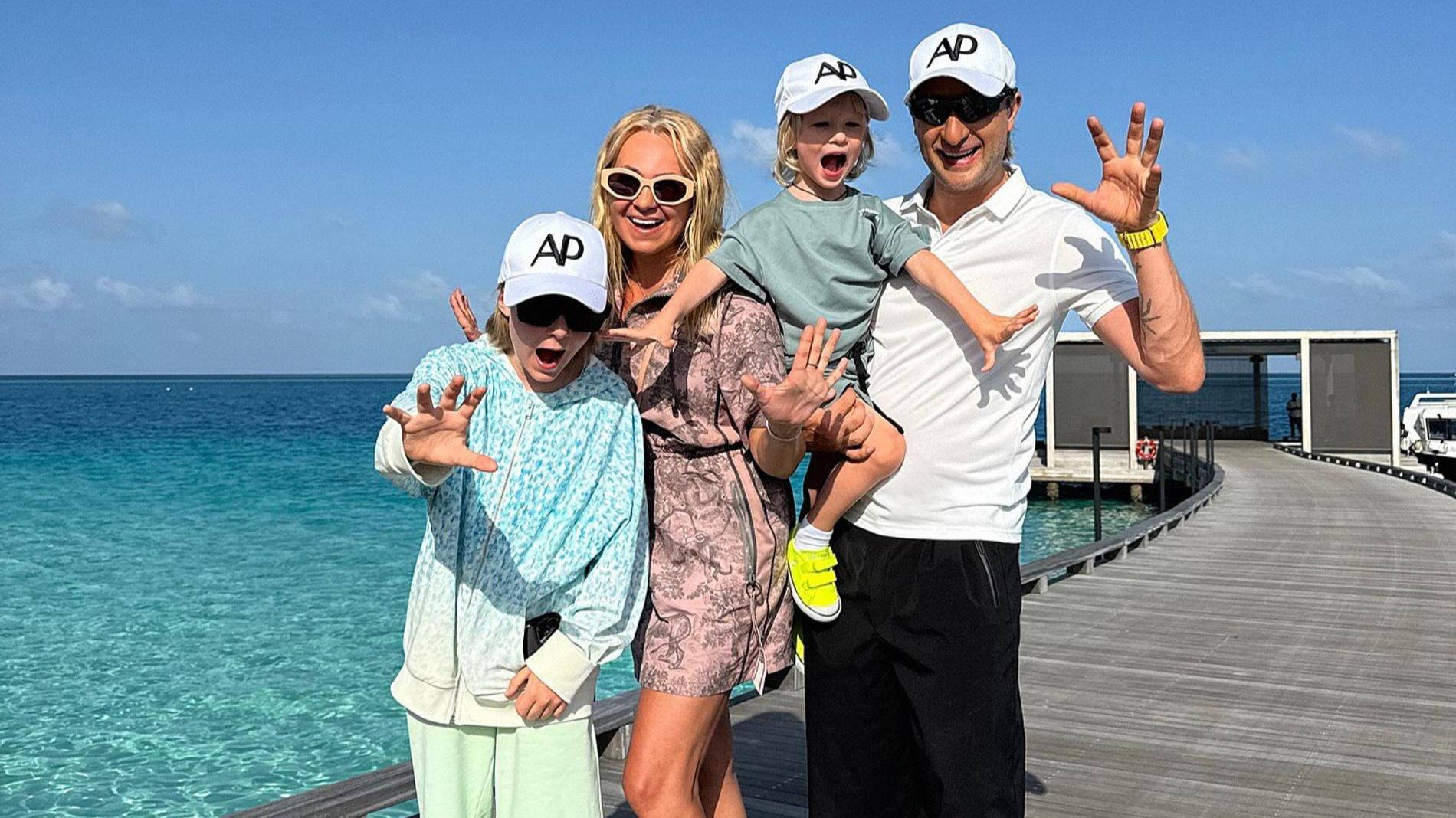 Яна Рудковская и Евгений Плющенко с сыновьями Александром и Арсением. Фото: Инстаграм* @rudkovskayaofficial