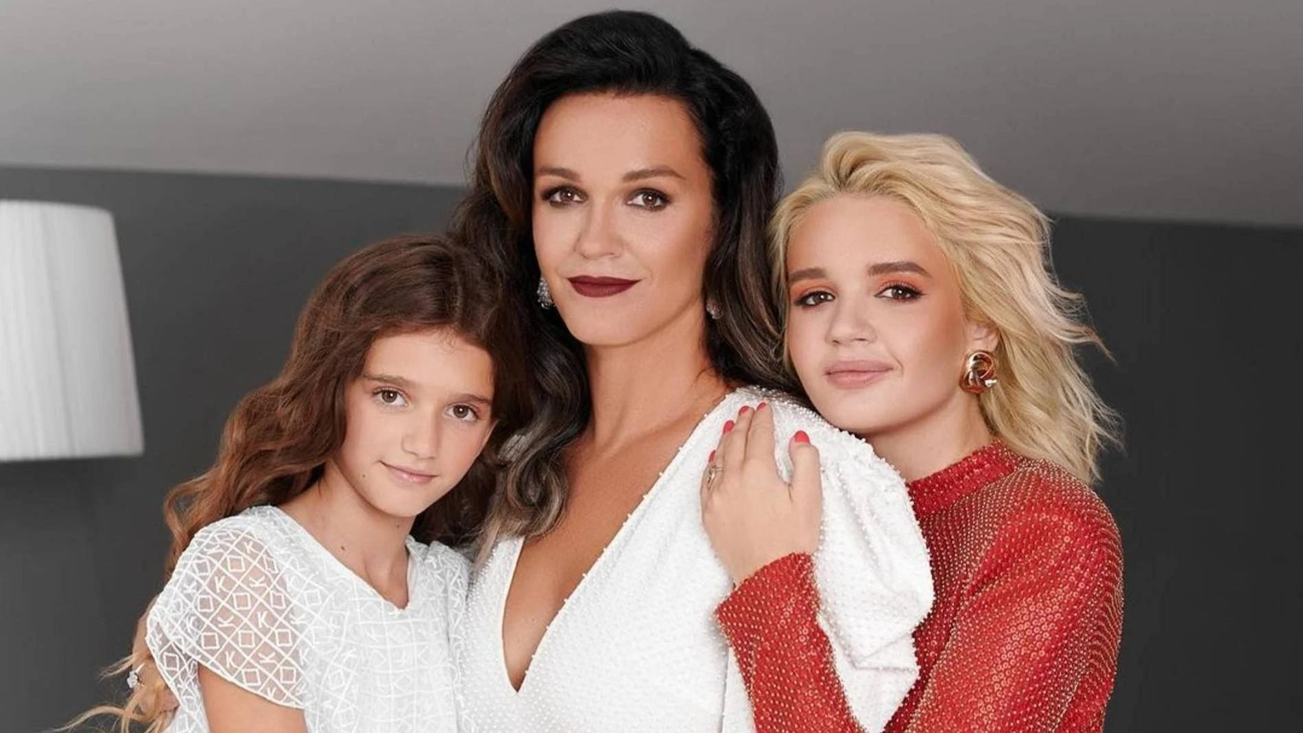 Слава с дочерьми Тоней и Сашей. Фото: Инстаграм (запрещен в РФ) @sasha.morozovaaa