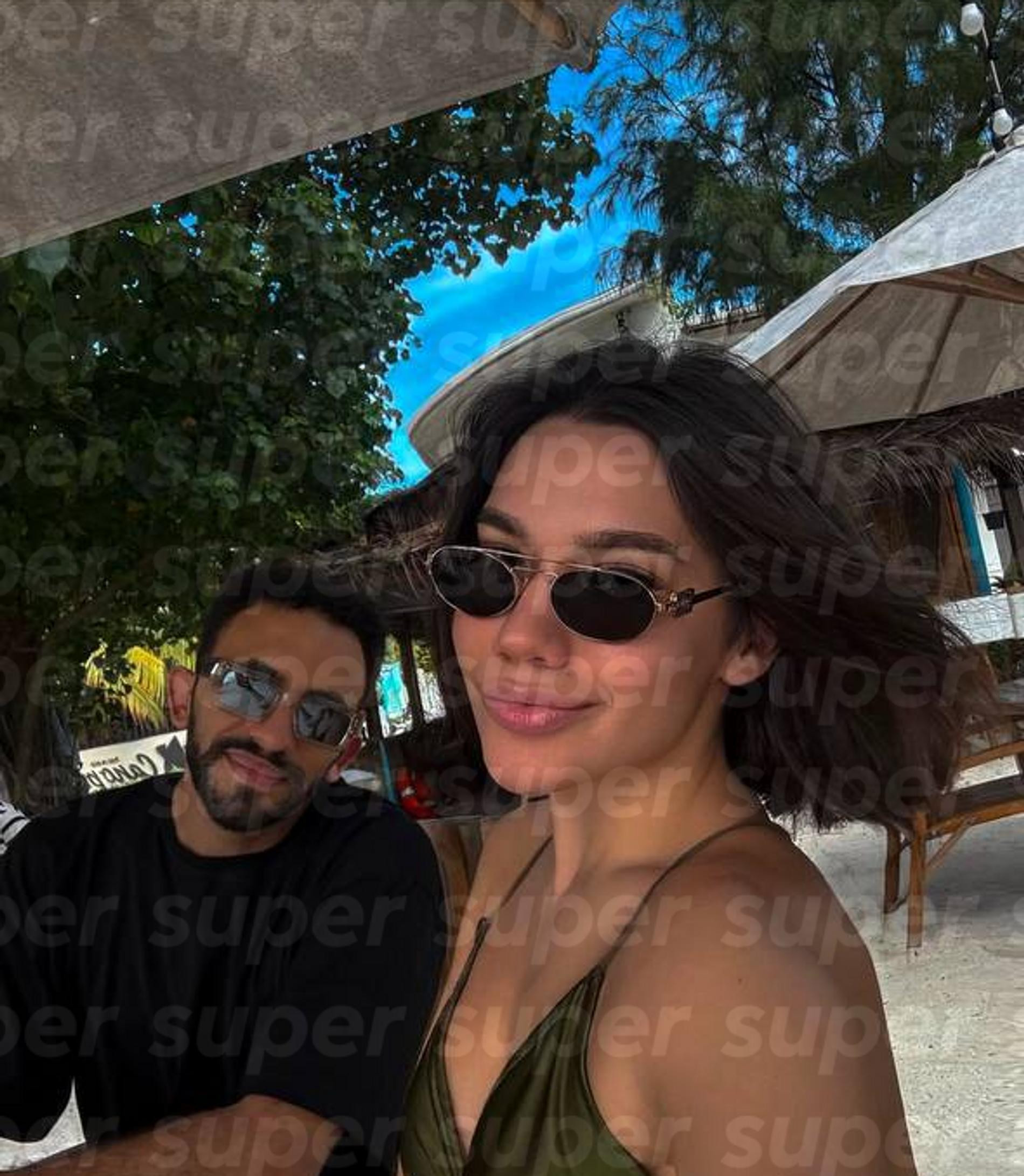 Анна, с которой переписывался Арай Чобанян, и ее новый парень. Фото: соцсети героини материала