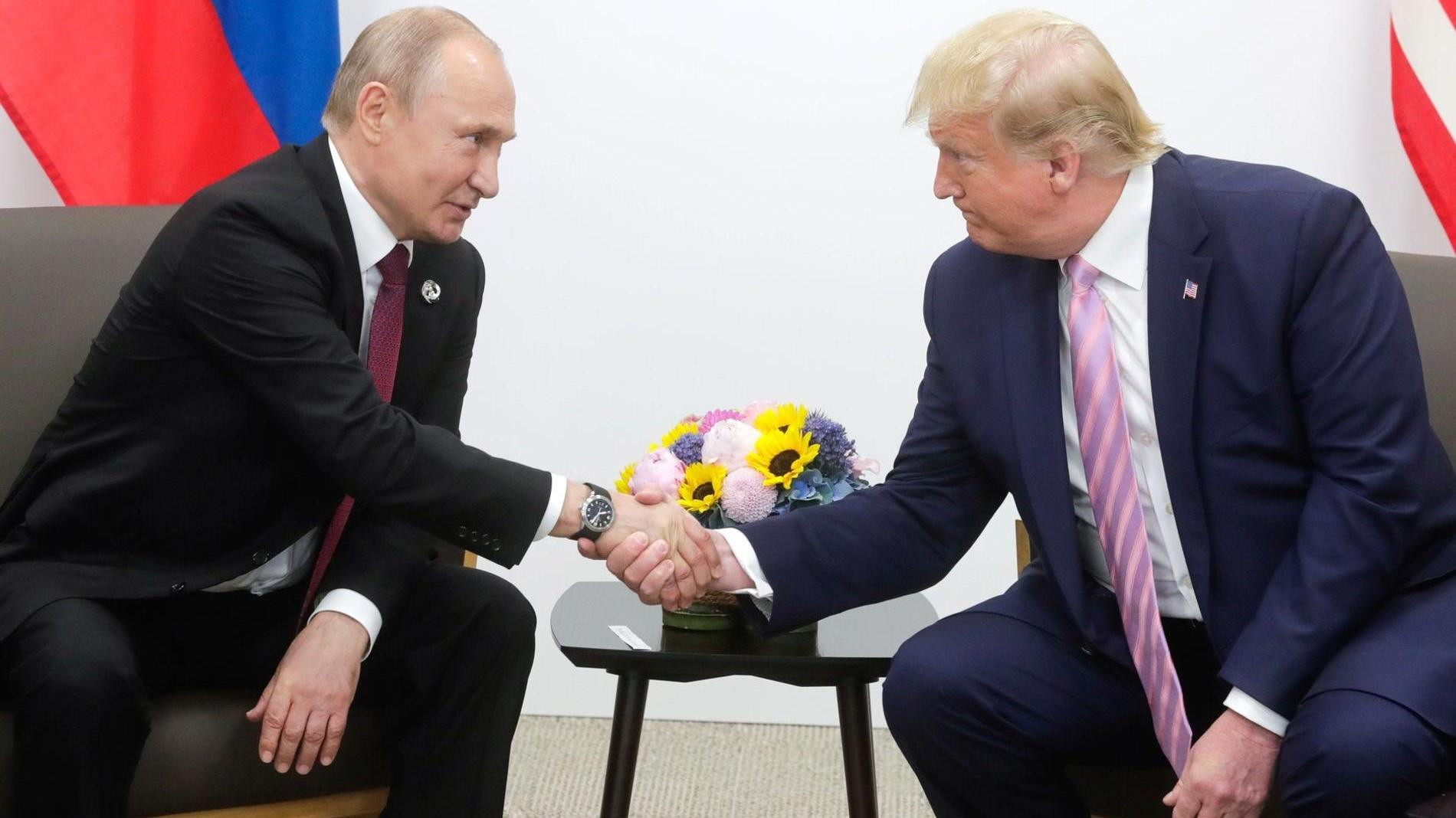 Владимир Путин и Дональд Трамп в июне 2019 года в Осаке, Япония. Фото: Getty Images