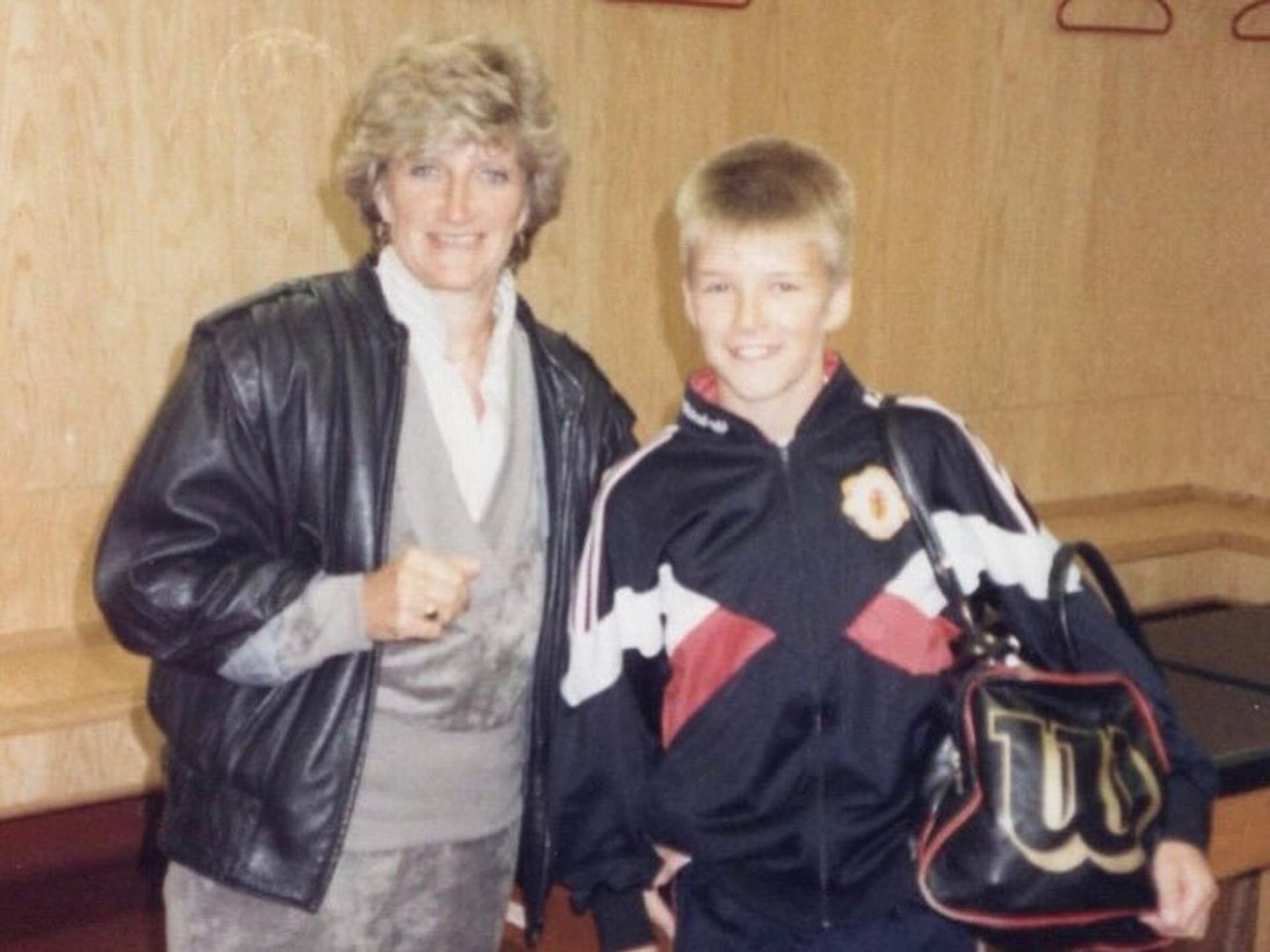 Дэвид Бекхэм с матерью. Фото: Инстаграм (запрещён в РФ) @davidbeckham