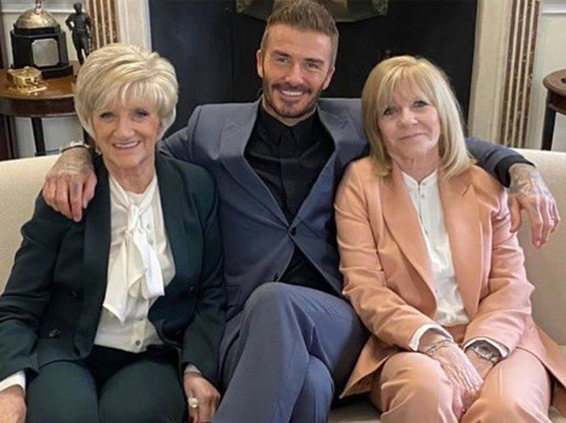 Дэвид Бекхэм с матерью и тёщей. Фото: Инстаграм (запрещён в РФ) @davidbeckham