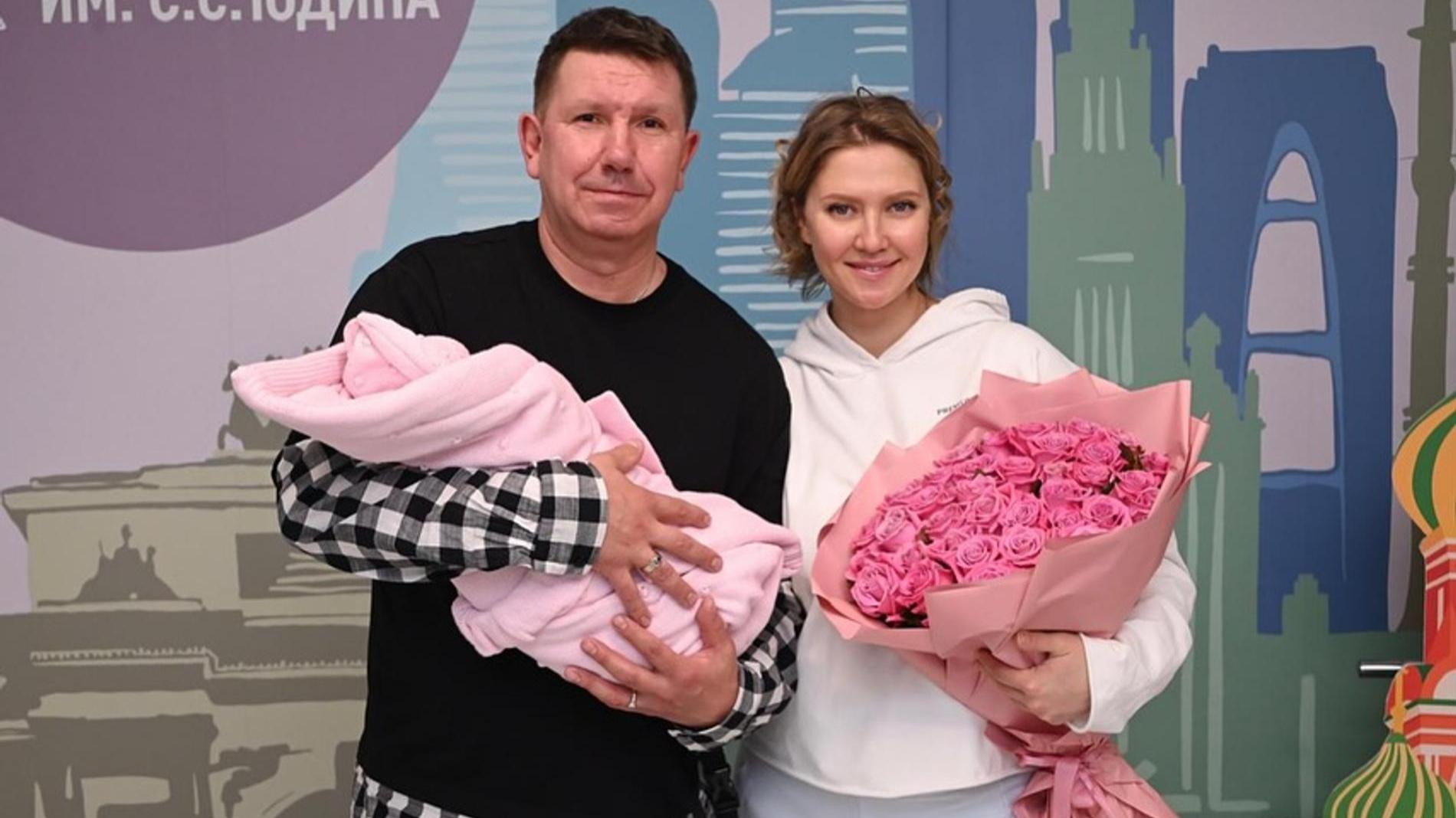 Сергей Кристовский и Ксения Кудашкина с дочерью. Фото: Интсаграм (запрещен в РФ) @kseniia.6273