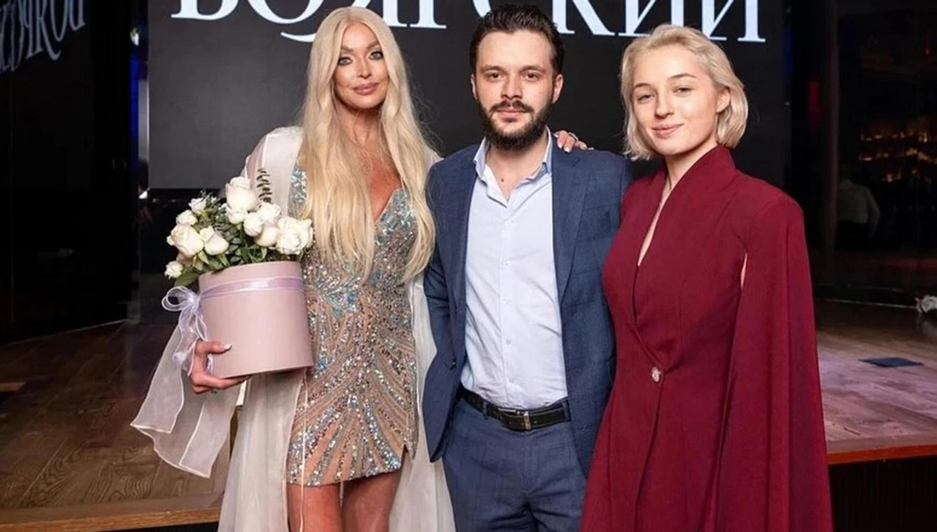 Анастасия Волочкова с дочерью Ариадной и зятем Никитой Григоряном. Фото: Инстаграм* @volochkova_art