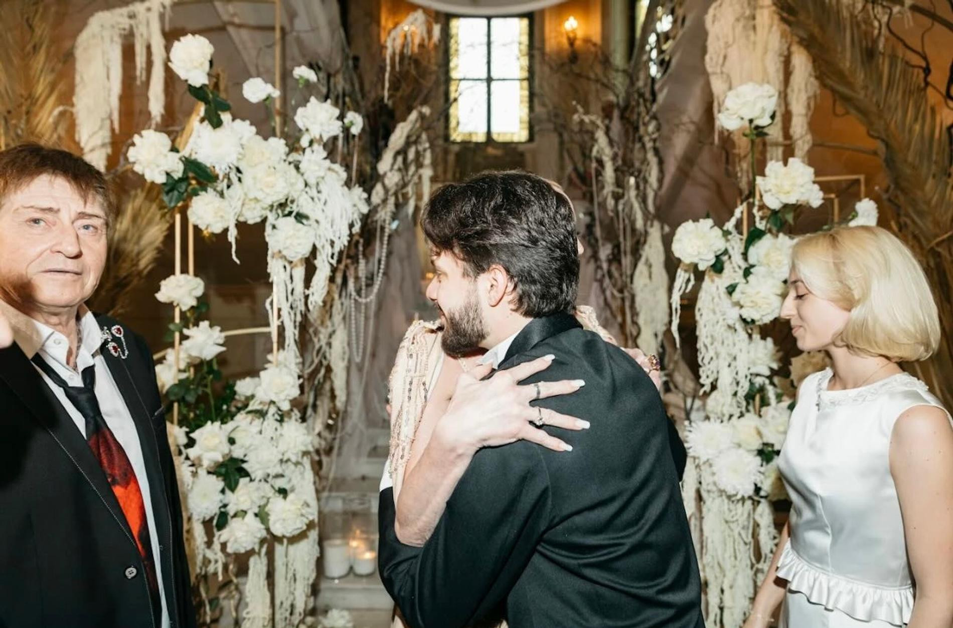 Анастасия Волочкова обняла зятя. Фото: Инстаграм (запрещён в РФ) @volochkova_art