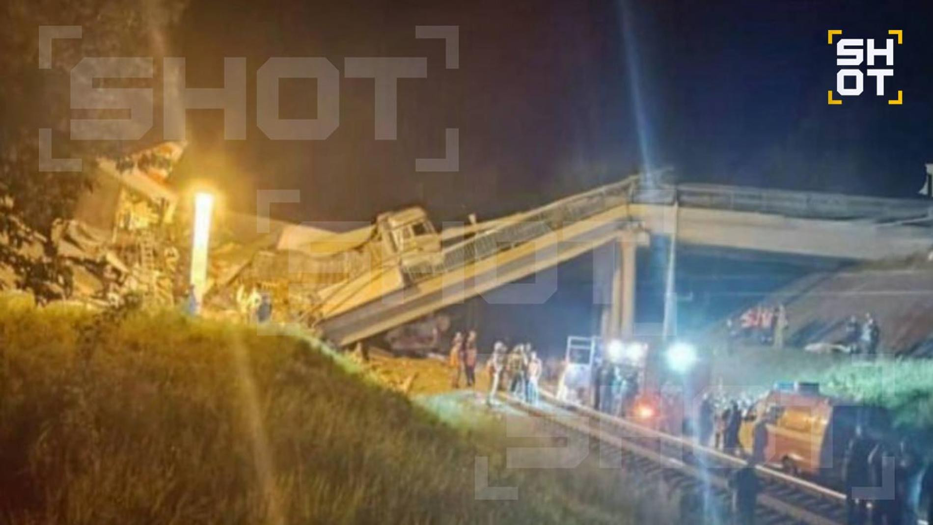 Обрушение моста на поезд в Брянской области. Фото: телеграм-канал Shot