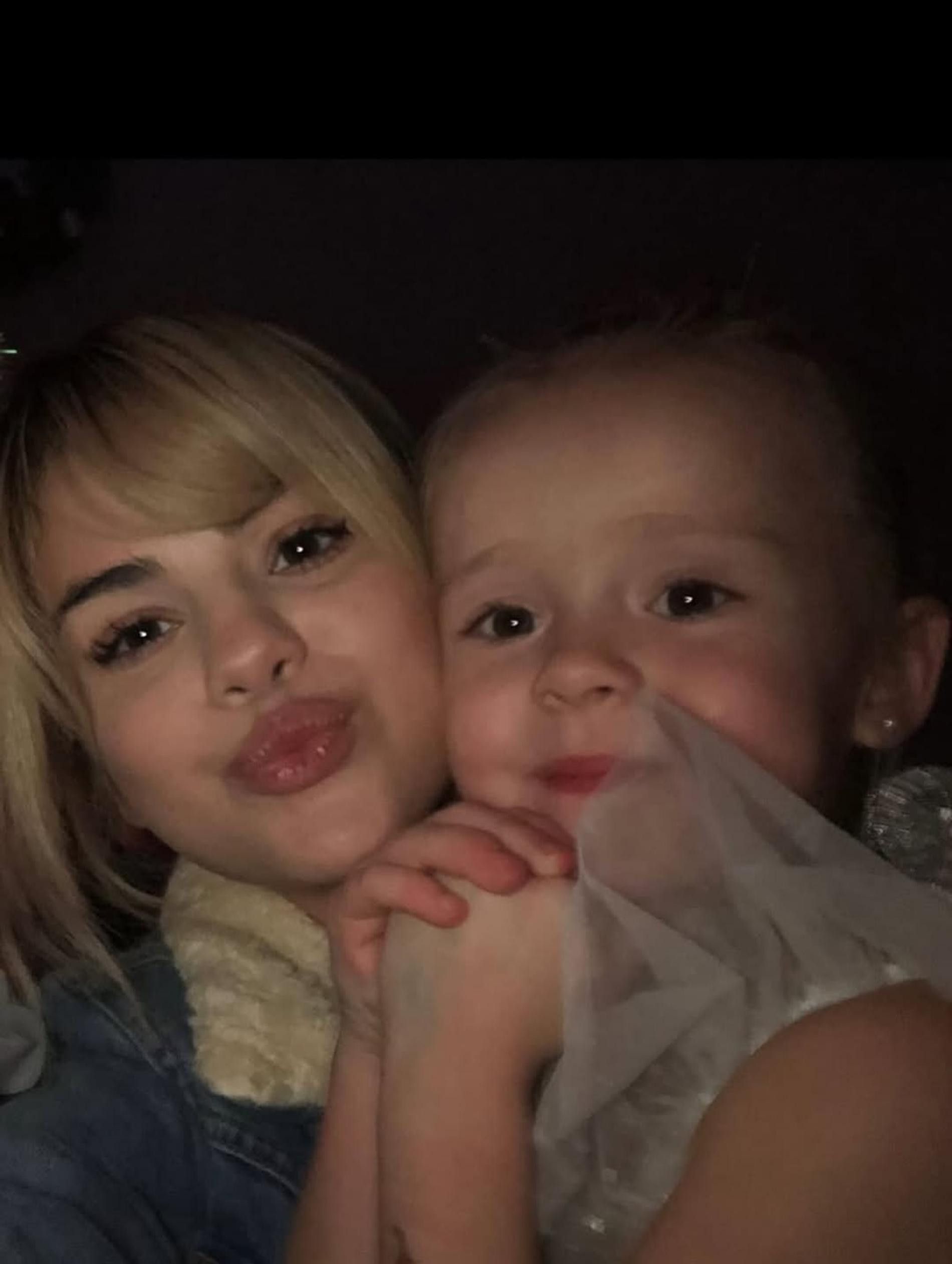 Селена Гомес с сестрой Грейси Эллиот Тифи. Фото: Инстаграм* @selenagomez