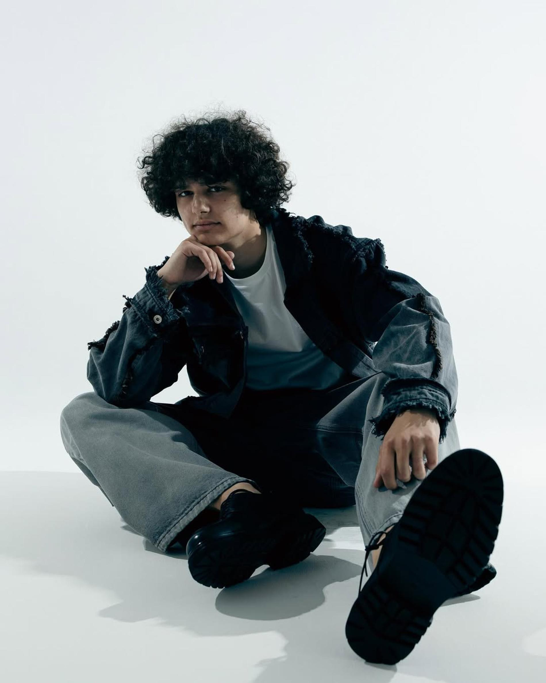 Старший сын Глафиры Тархановой. Фото: Инстаграм @glafiratarhanova, фотограф @xenya_ph