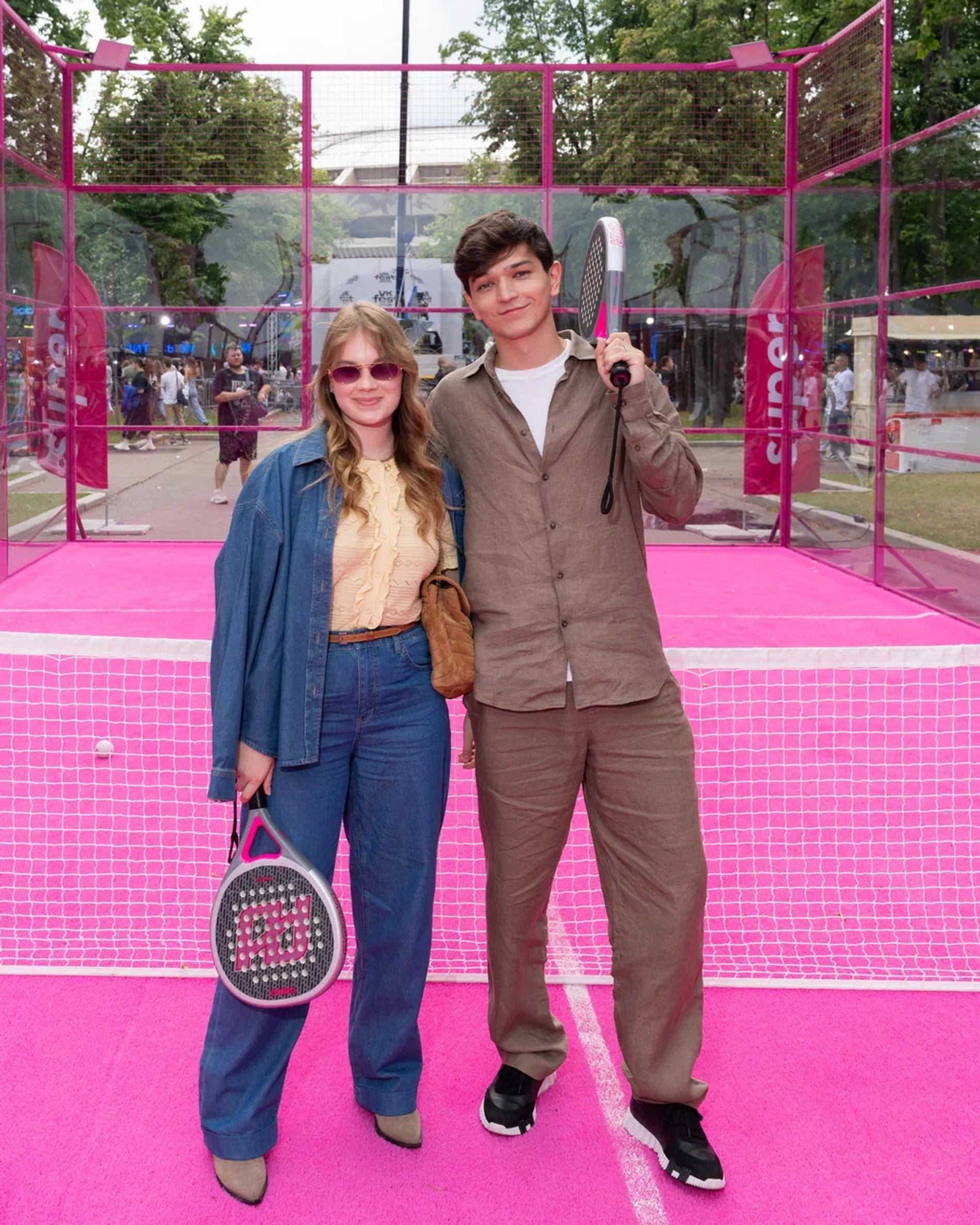 Akmal' со своей невестой Александрой. Фото: Super