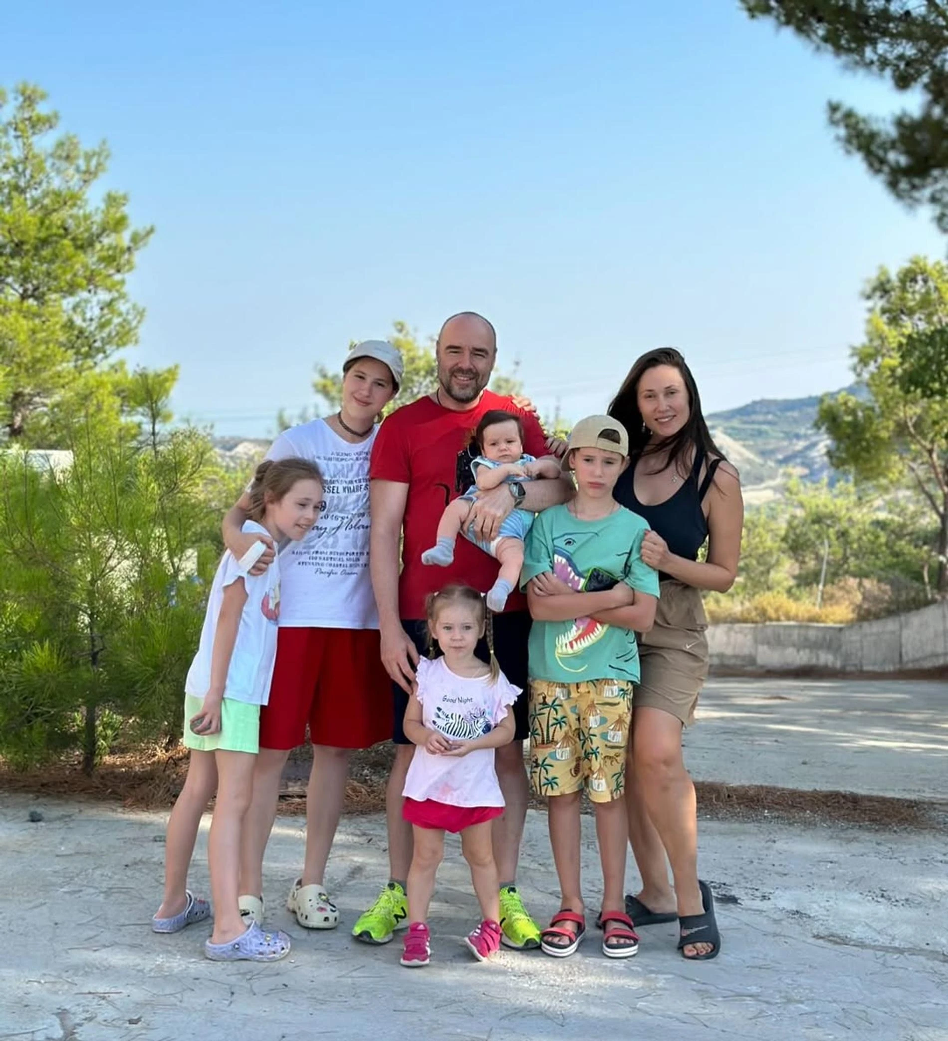 Роман и Елена Товстик с детьми. Фото: Инстаграм (запрещён в РФ) @elenatovstik