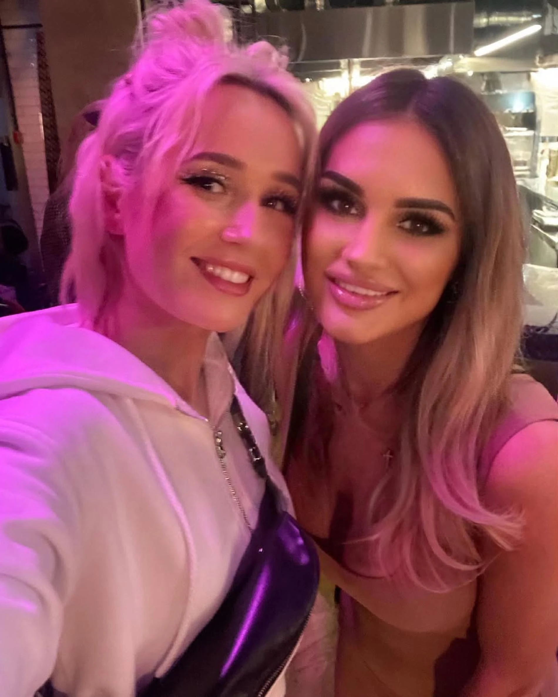 Вероника Нестерова и Клава Кока на съёмках. Фото: Инстаграм (запрещен в РФ) @lady_bro_official