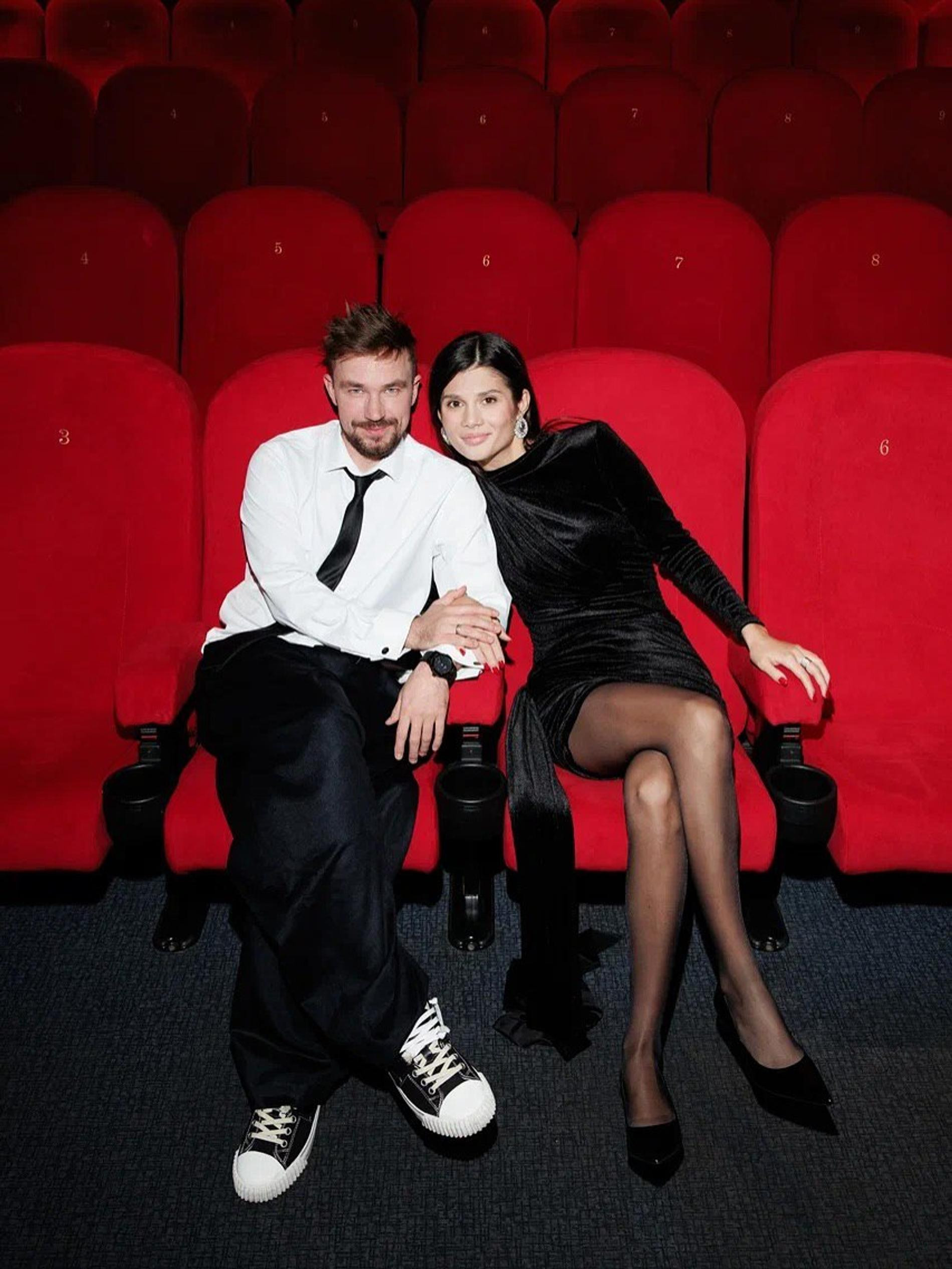 Александр Петров с супругой Викторией. Фото: Инстаграм* @actorsashapetrov