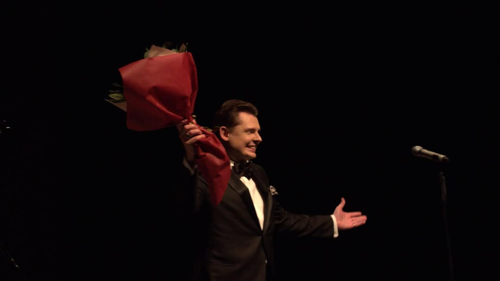 Евгений Понасенков* во время выступления на Кипре. Фото: Инстаграм (запрещён в РФ) @evgenii_ponasenkov