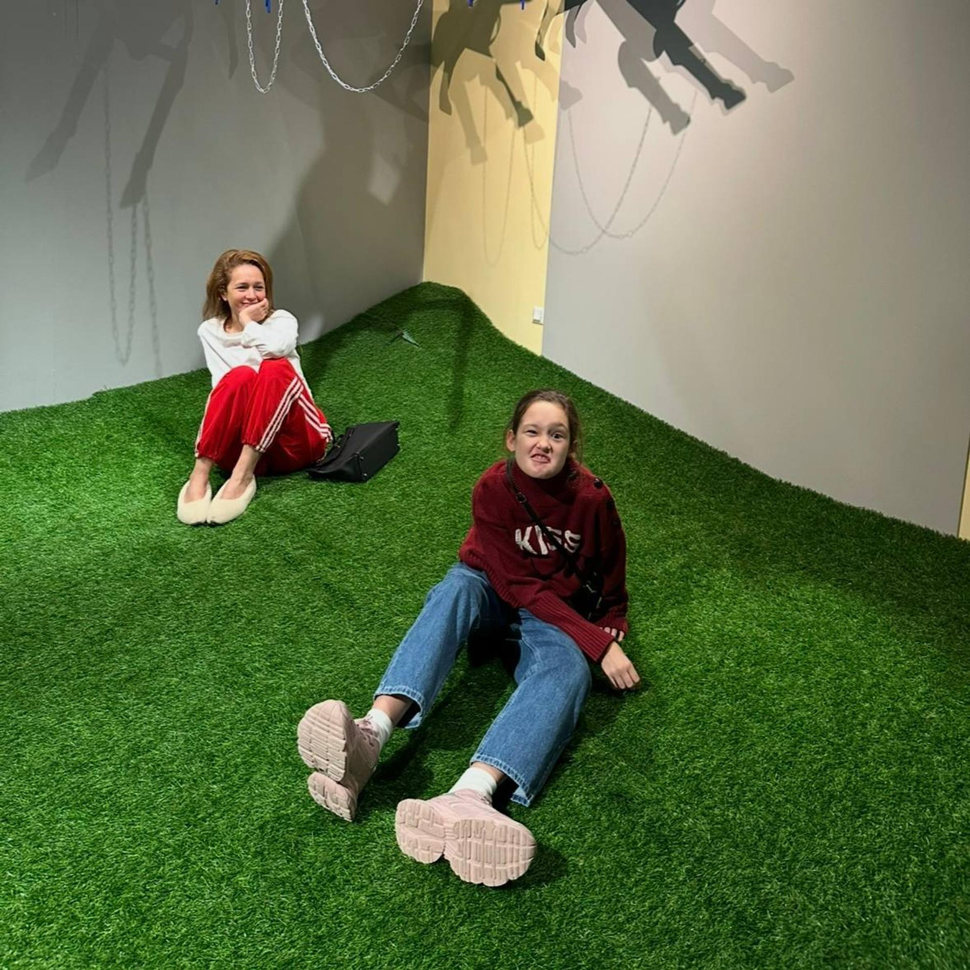 Виктория Исакова с дочерью Варварой. Фото: Соцсети Дарьи Мороз