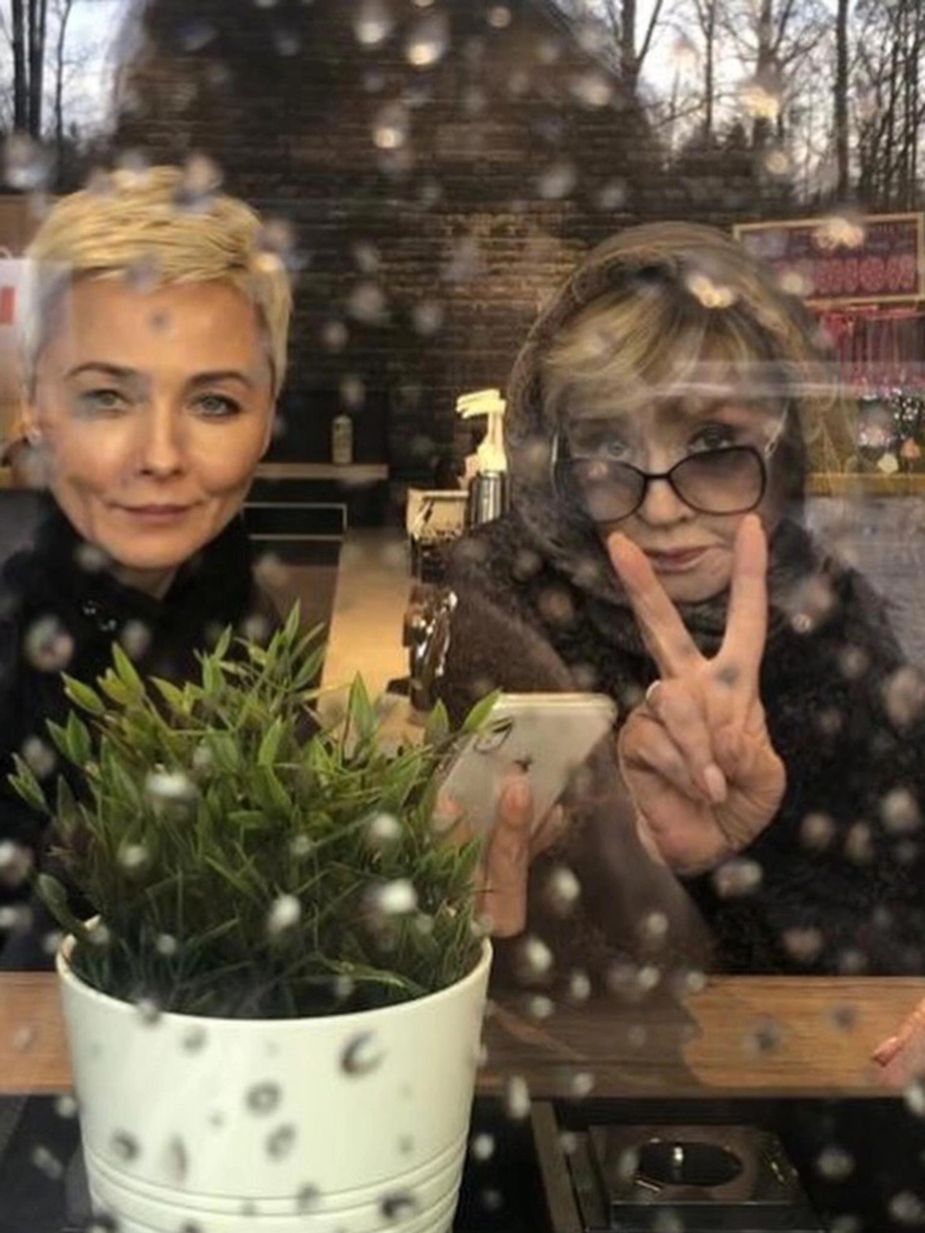 Вера Алентова и Дарья Повереннова. Фото: Инстаграм (запрещен в РФ) @dpoverennova